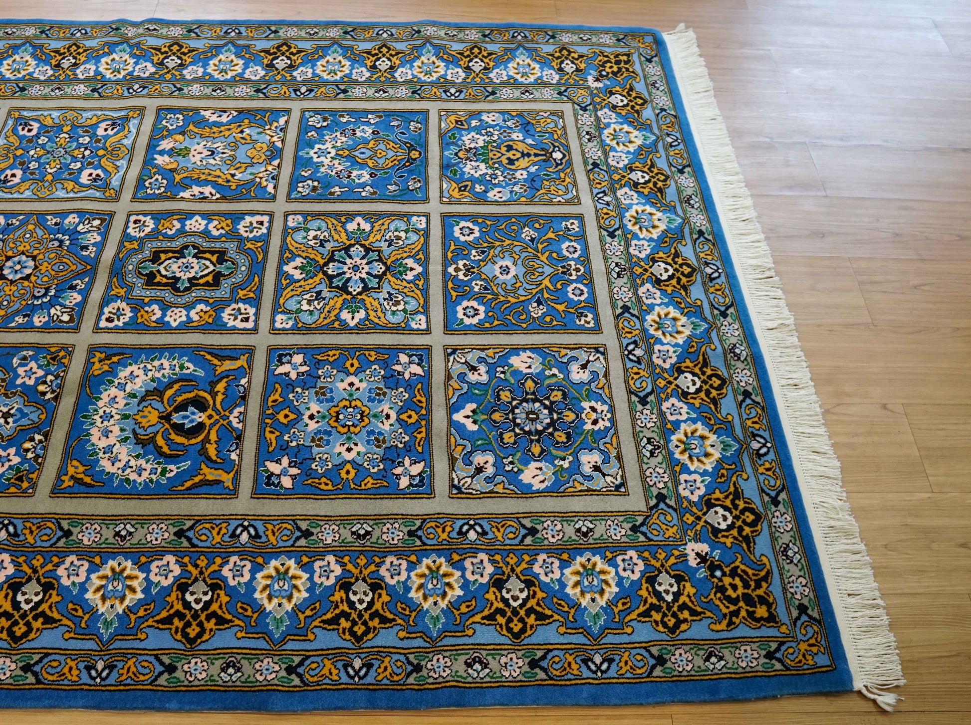  手織り ペルシャ絨毯 ナイン産 194×140cm