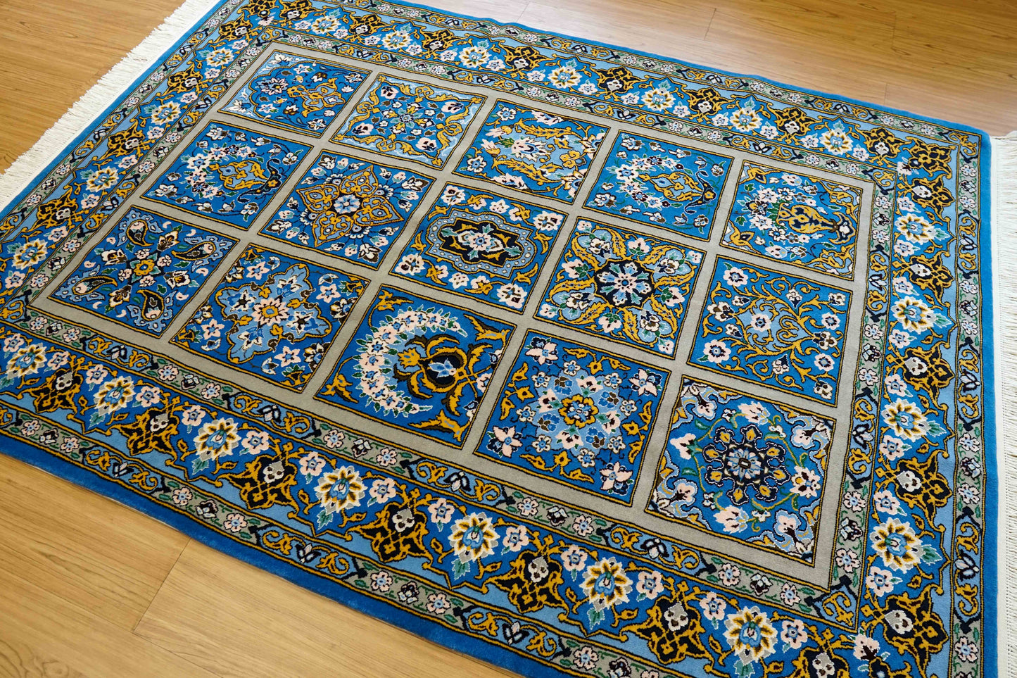  手織り ペルシャ絨毯 ナイン産 194×140cm