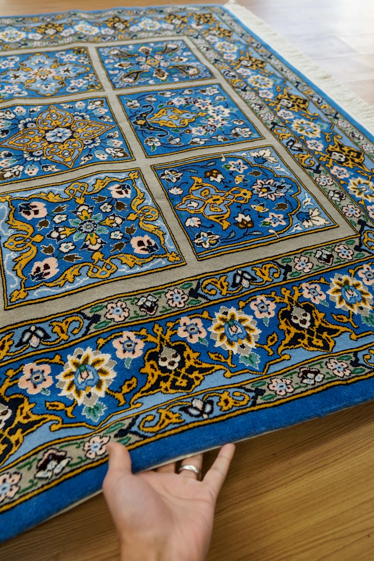  手織り ペルシャ絨毯 ナイン産 194×140cm