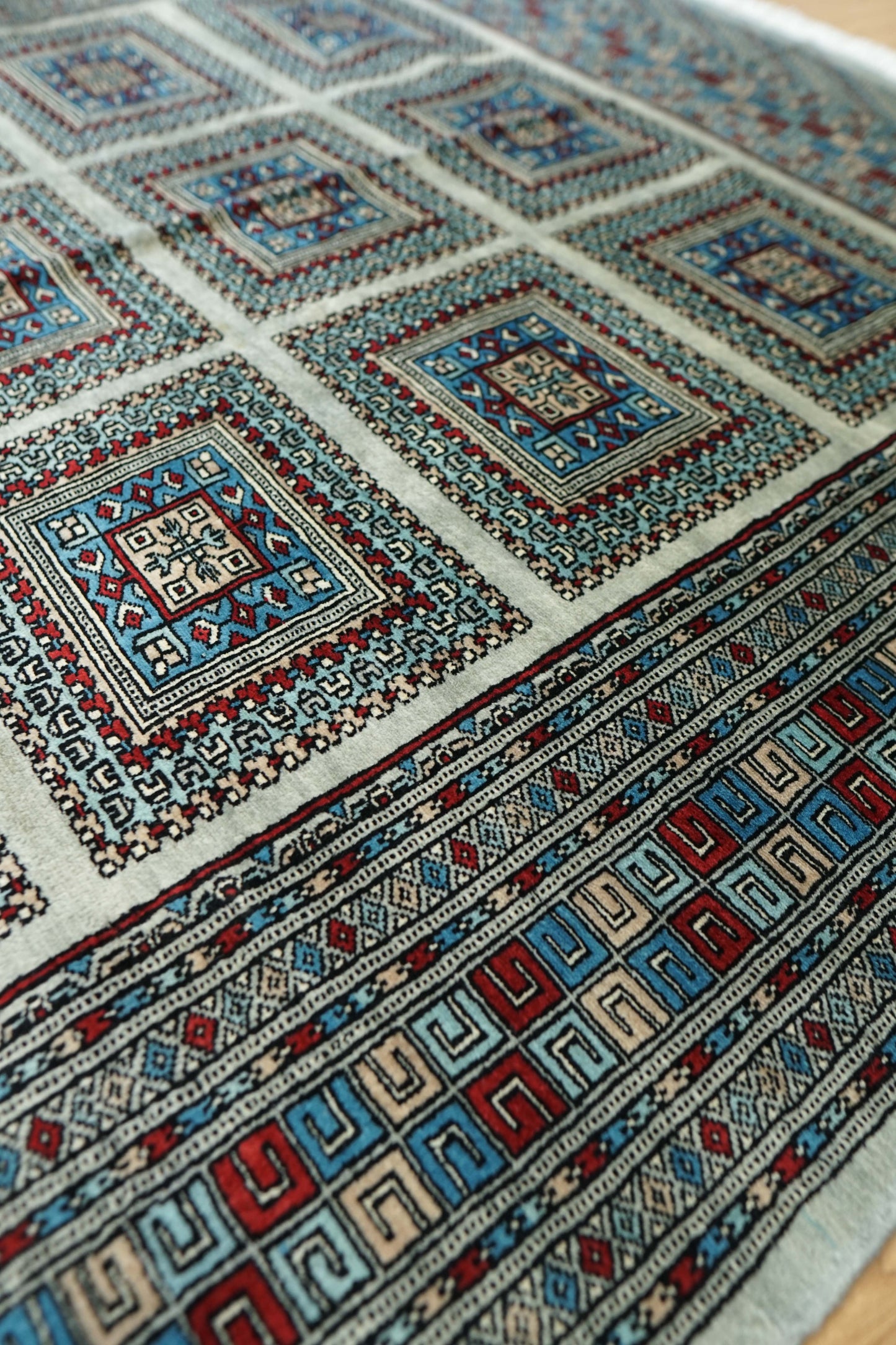  パキスタン手織り絨毯 238×163cm｜メリノウール使用 グレー 幾何学デザイン