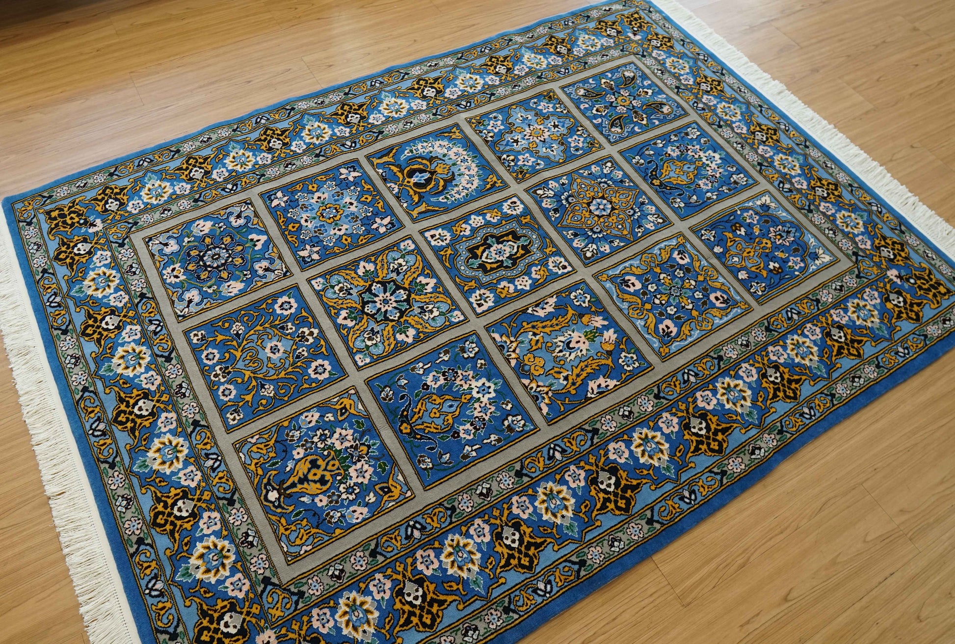  手織り ペルシャ絨毯 ナイン産 194×140cm