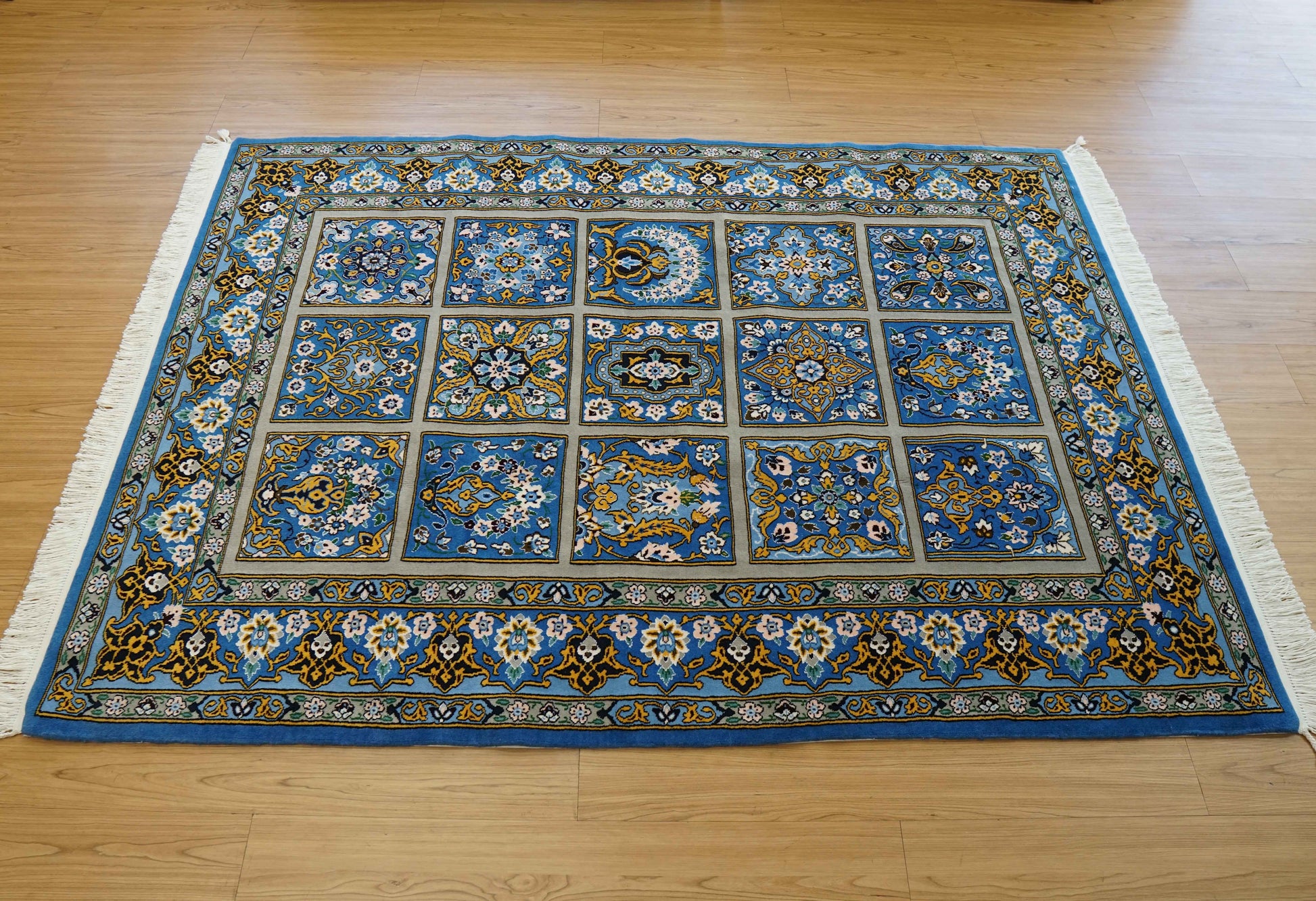  手織り ペルシャ絨毯 ナイン産 194×140cm