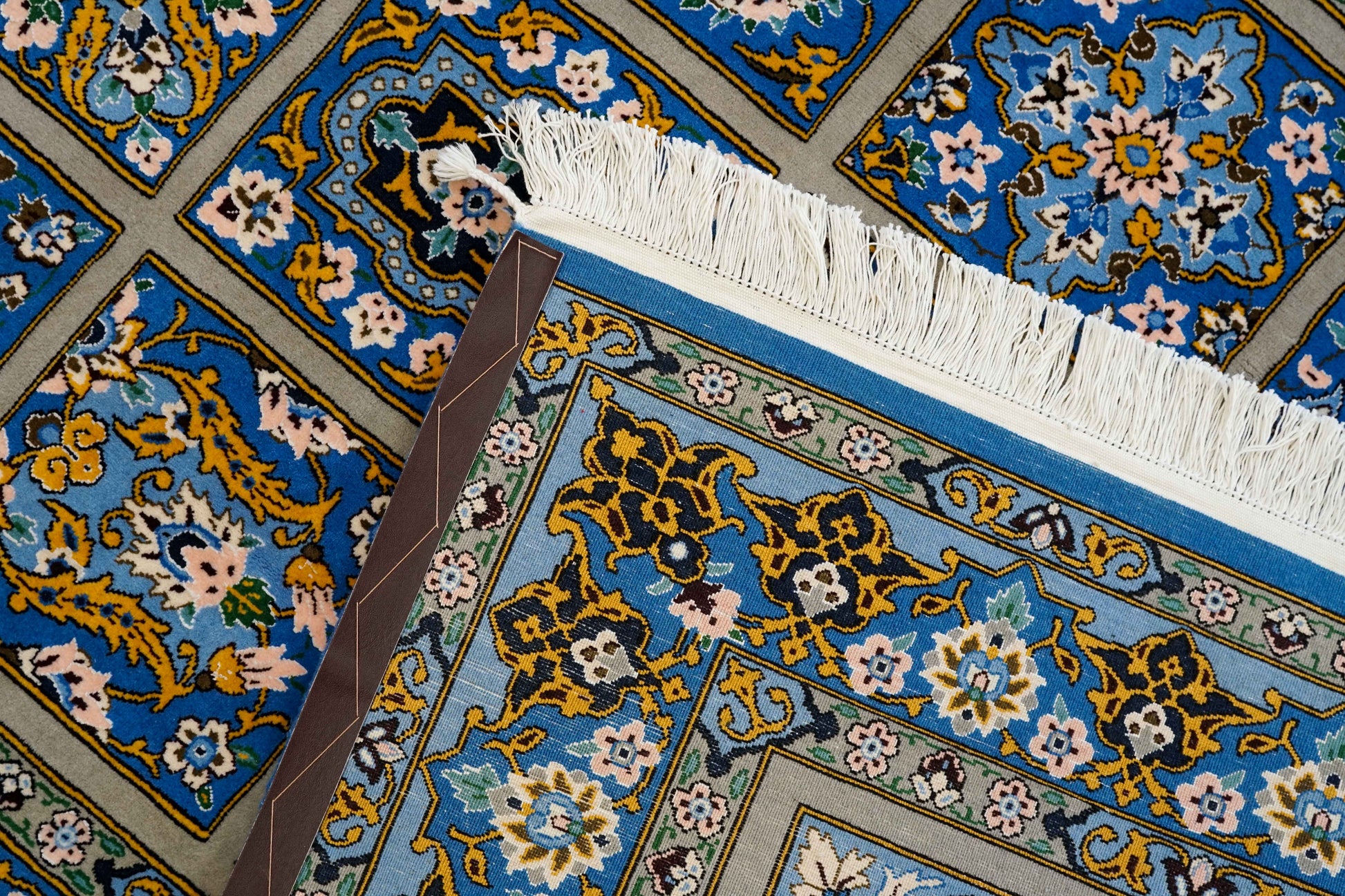  手織り ペルシャ絨毯 ナイン産 194×140cm