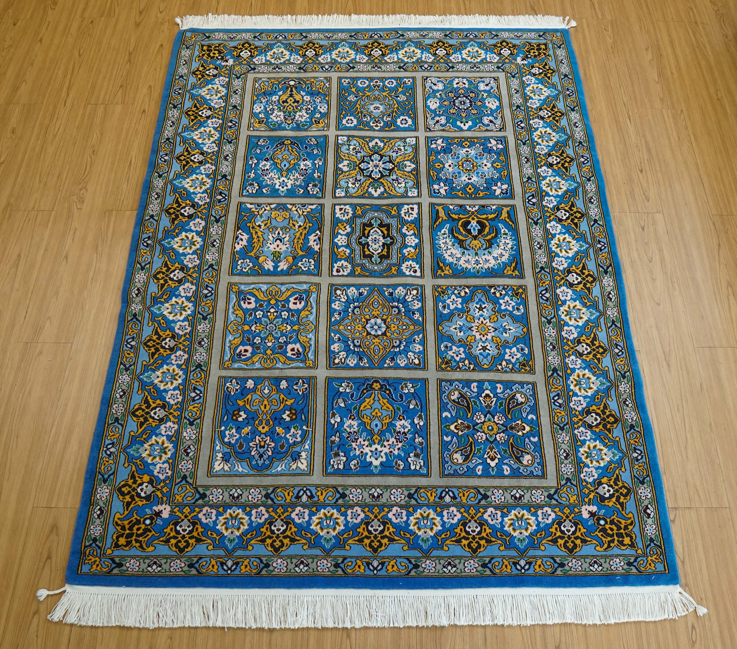  手織り ペルシャ絨毯 ナイン産 194×140cm