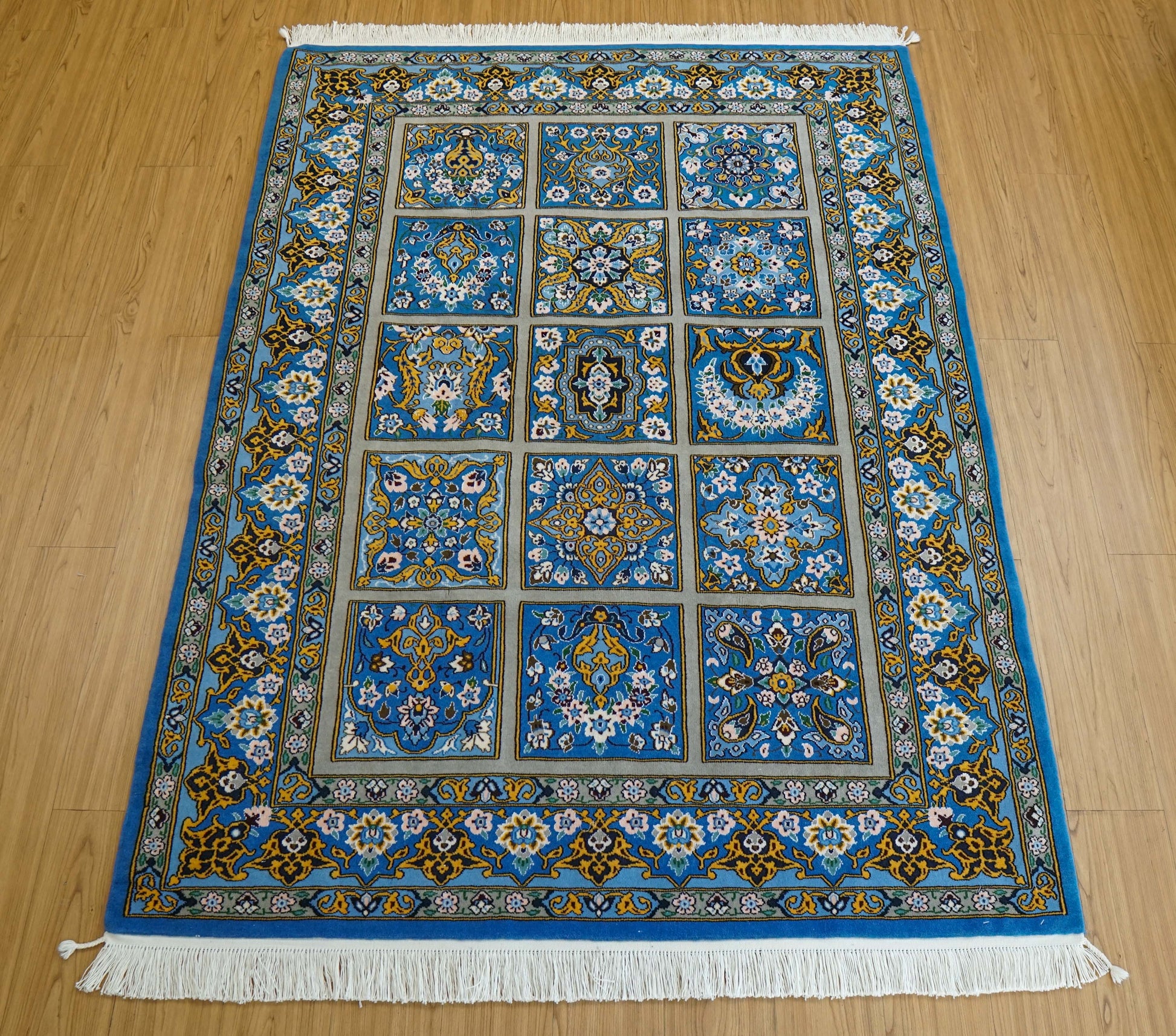  手織り ペルシャ絨毯 ナイン産 194×140cm