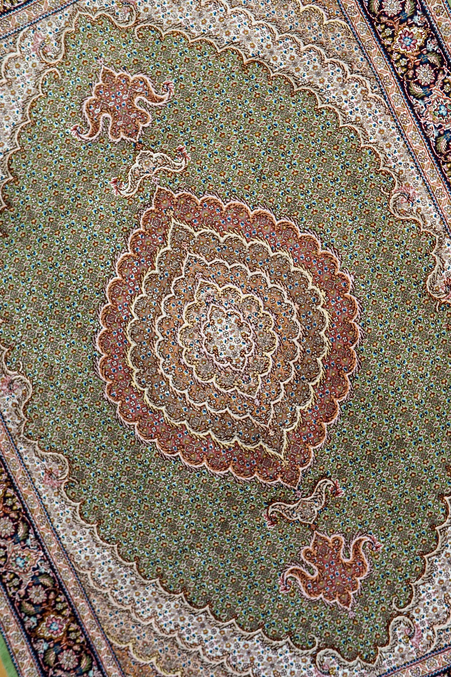  ペルシャ手織り絨毯 タブリーズ産 225×155cm