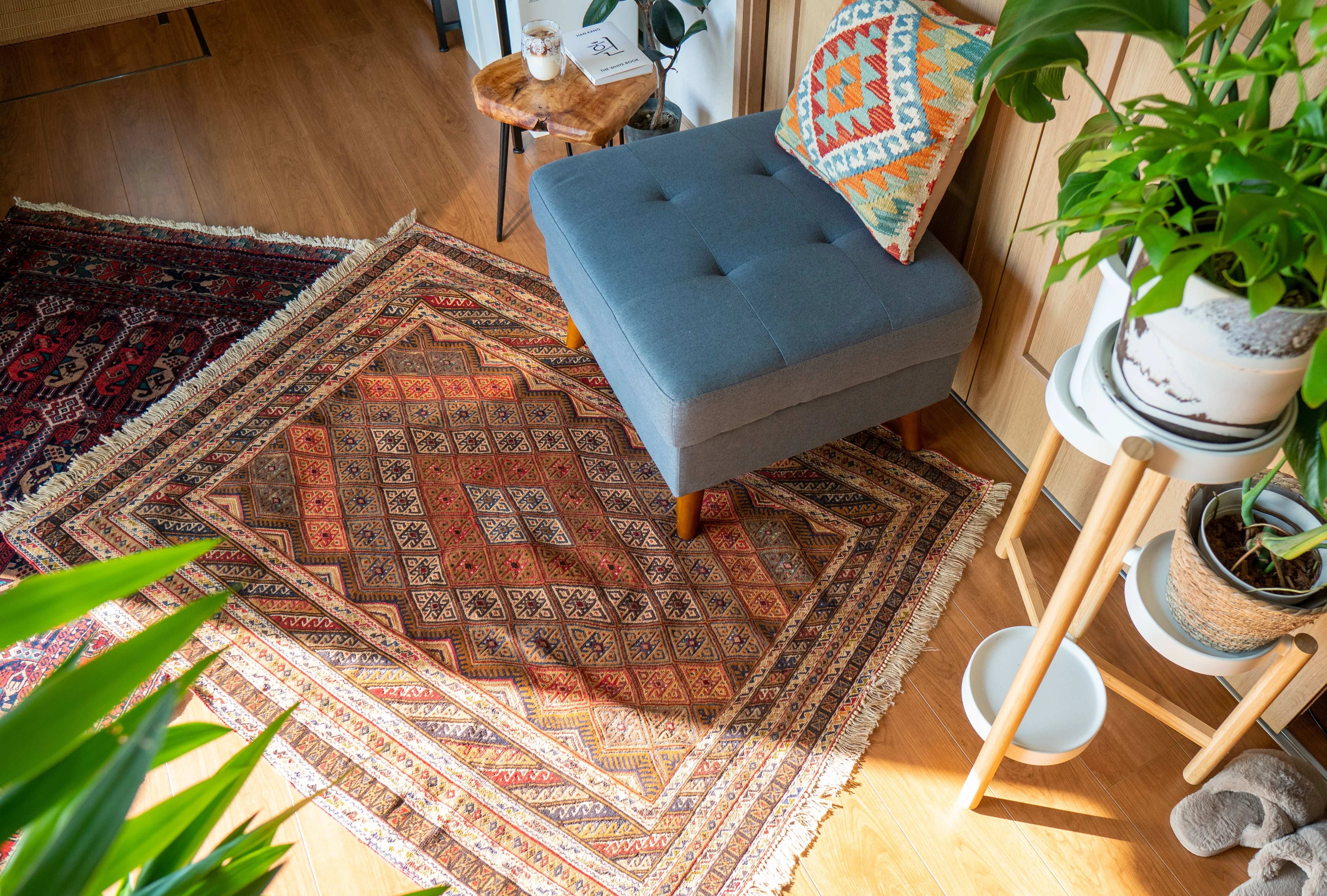 Decor Works Gotanda, Tokyo - Hand-woven rug specialty store