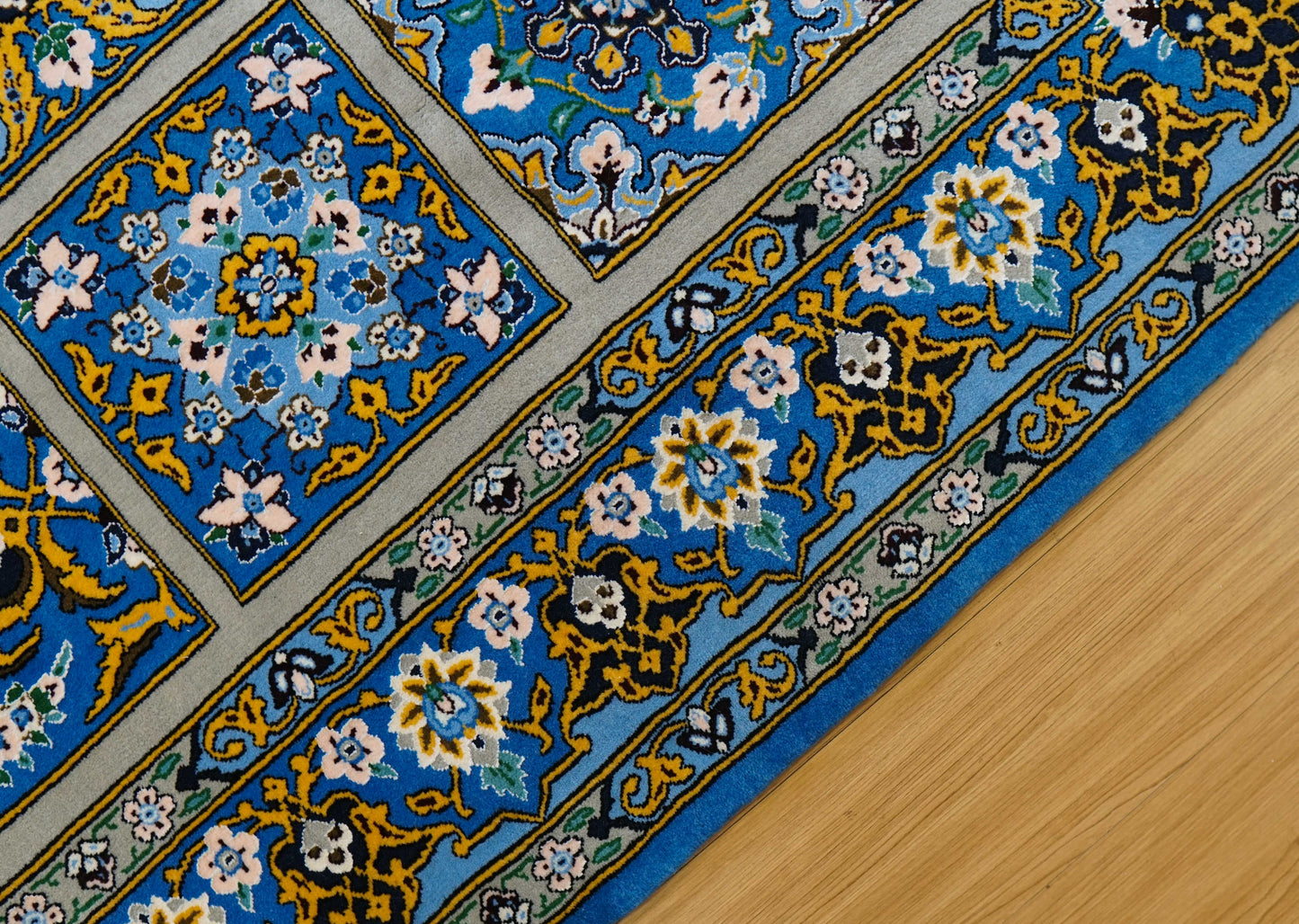  手織り ペルシャ絨毯 ナイン産 194×140cm