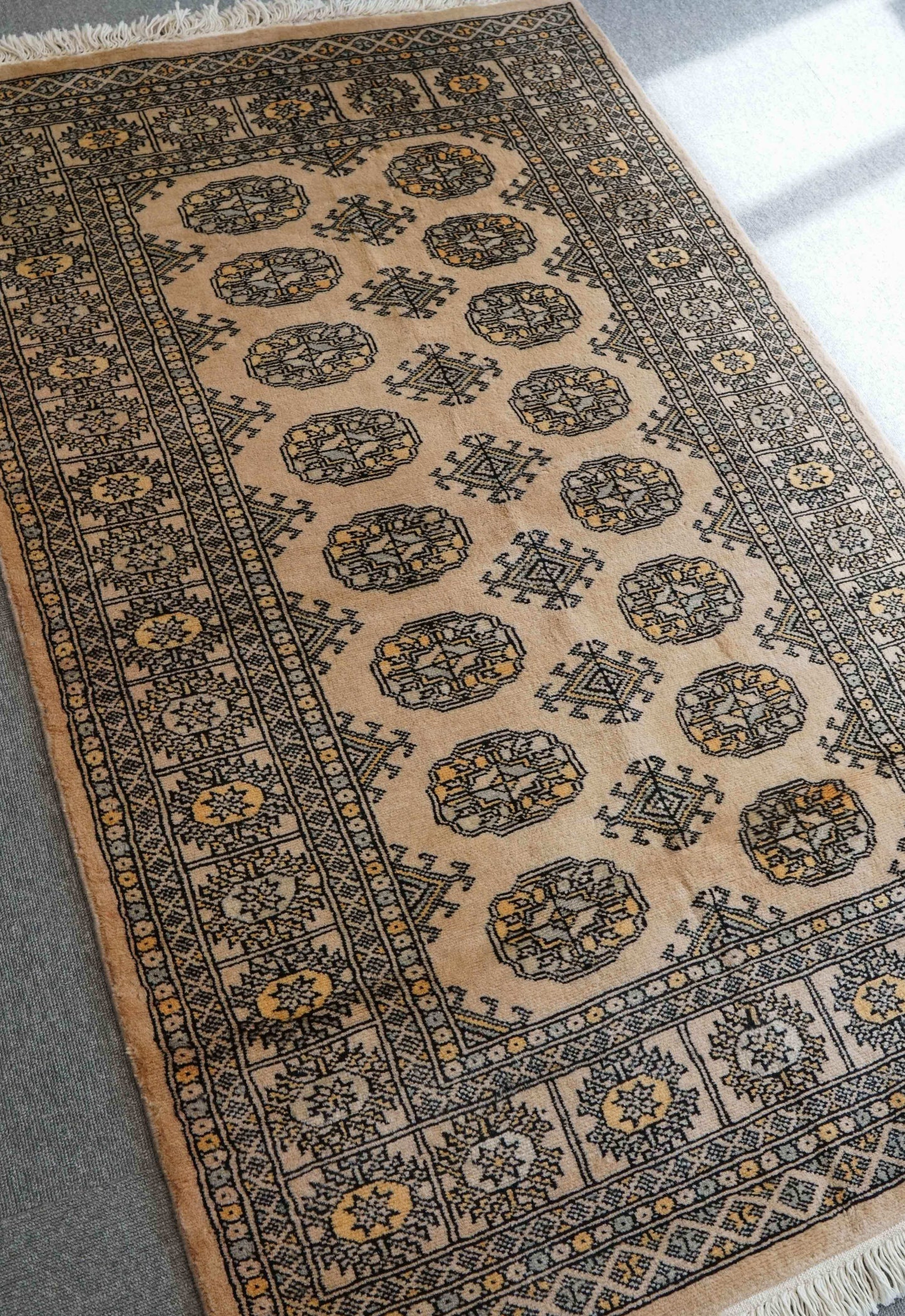  パキスタン手織り絨毯 155×94cm