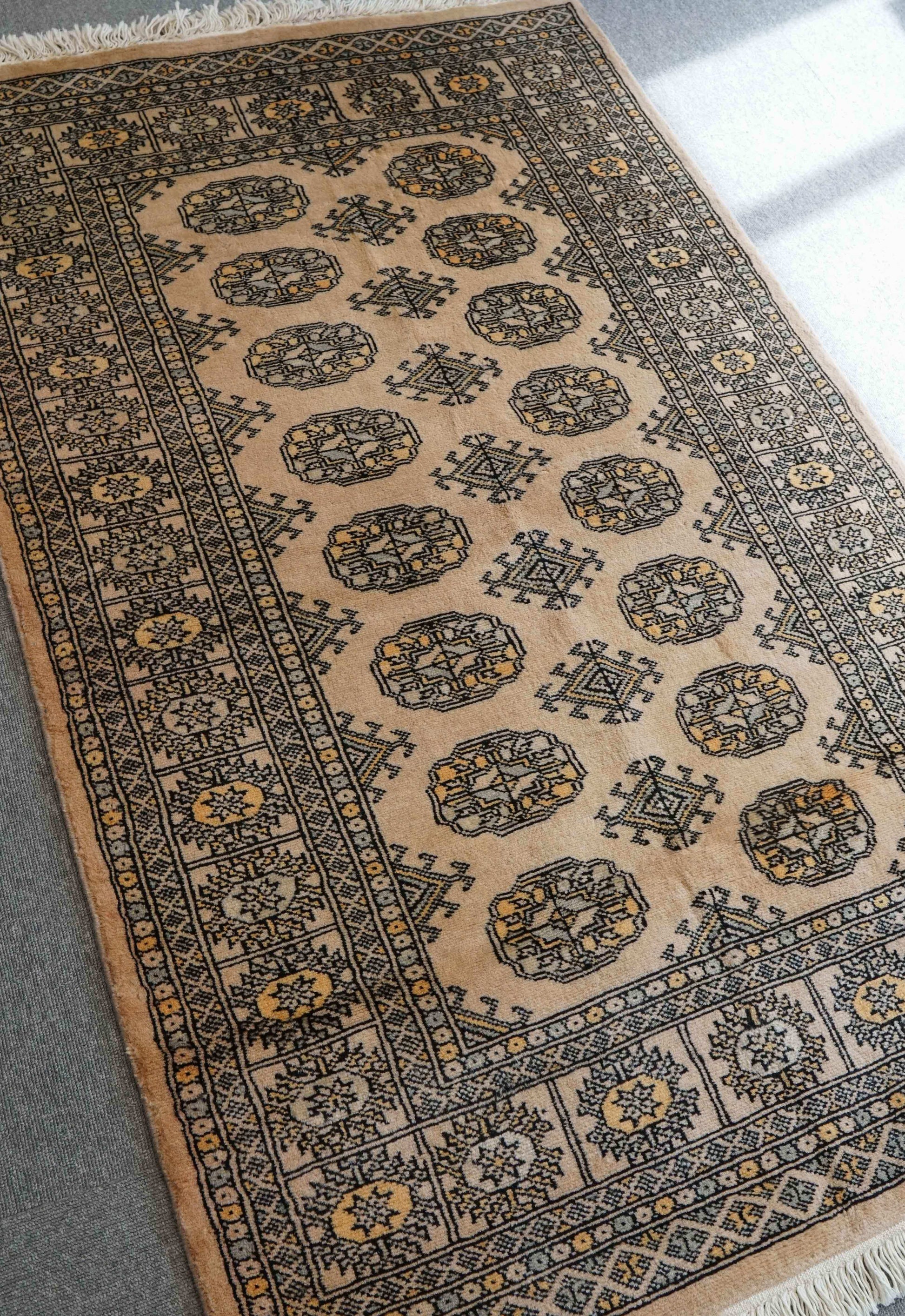  パキスタン手織り絨毯 155×94cm