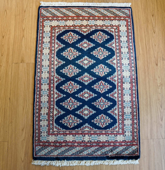  パキスタン手織り絨毯　 93×61cm