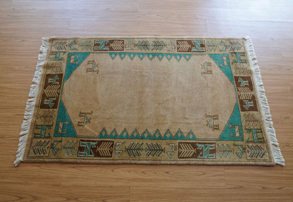 Collection 129×81cm パキスタン手織り絨毯 ベージュ＆ターコイズ モダンボーダーデザイン