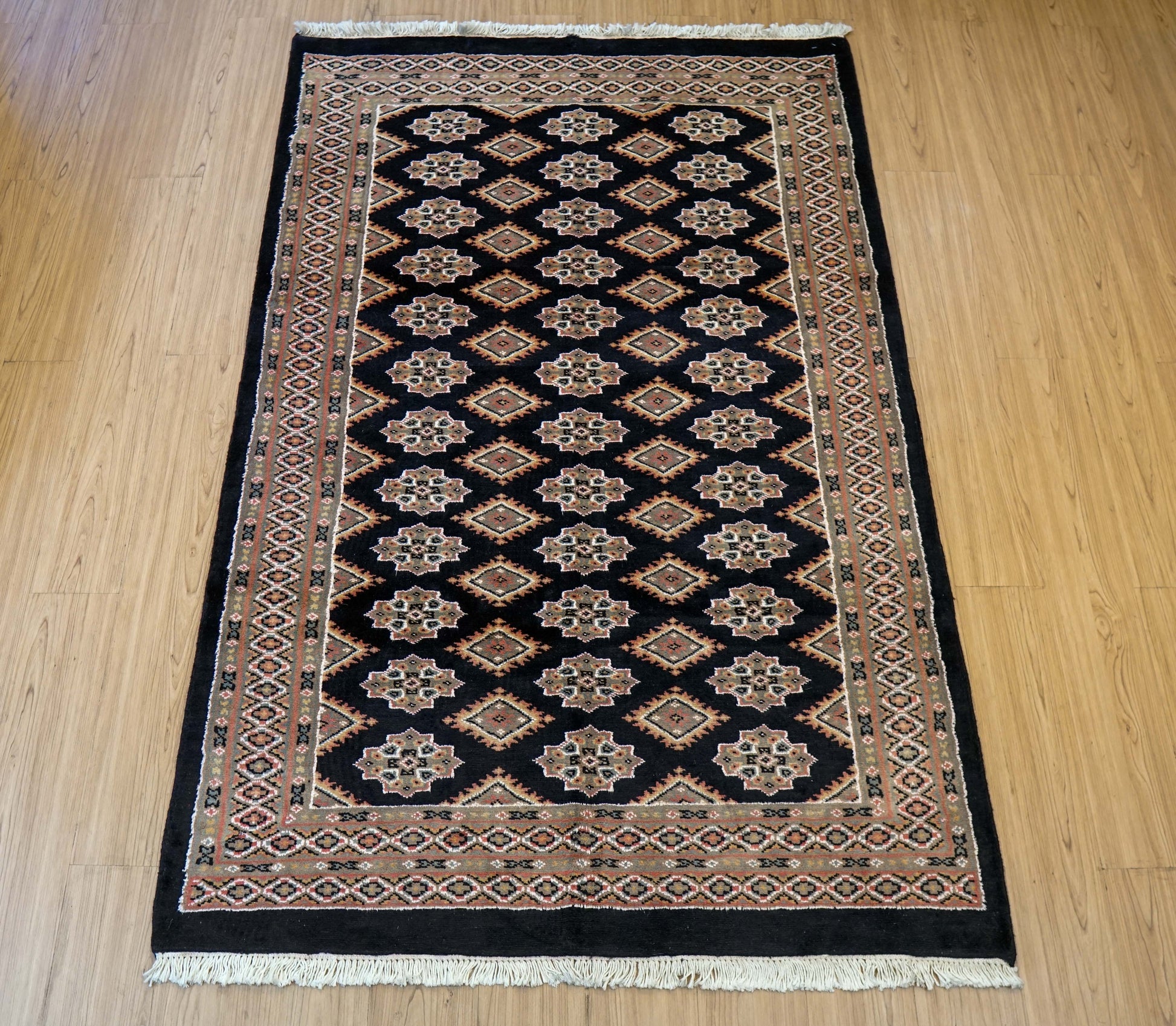  パキスタン手織り絨毯 185×120cm