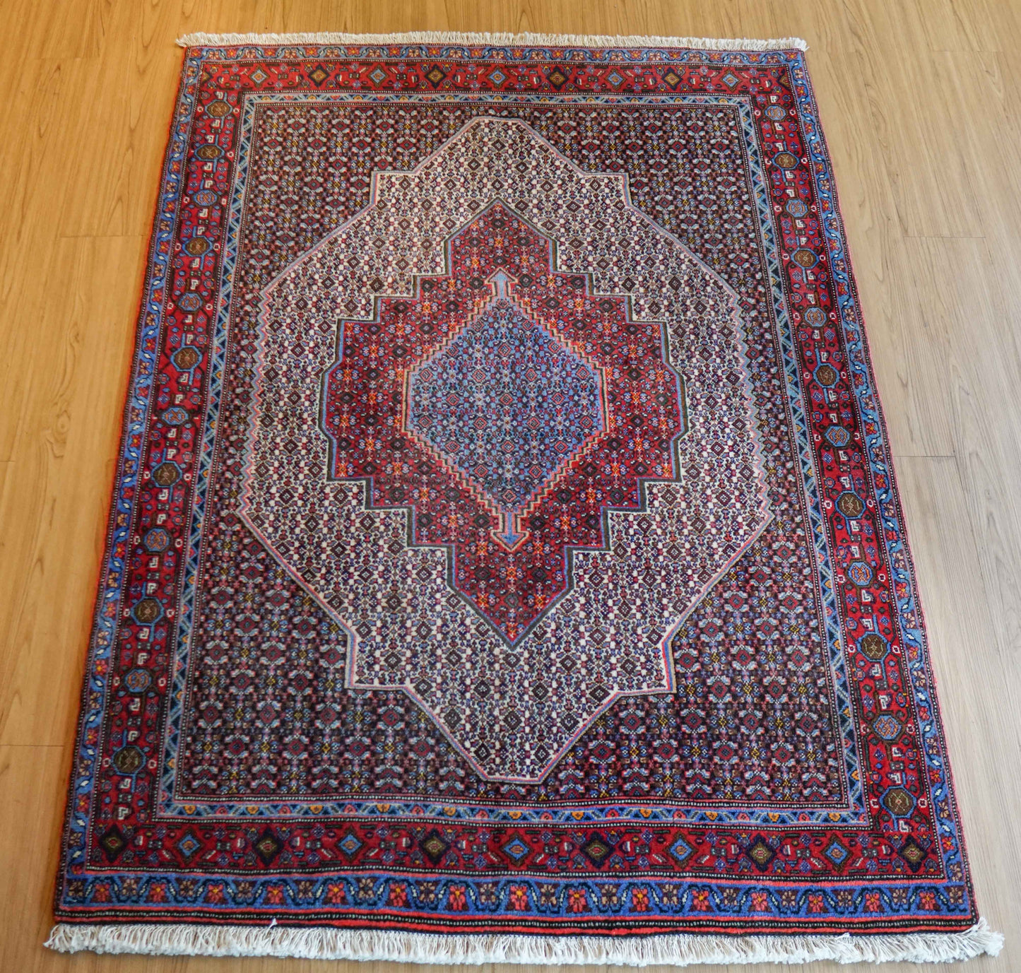 手織りペルシャ絨毯 セネンダジ産 164×152cm