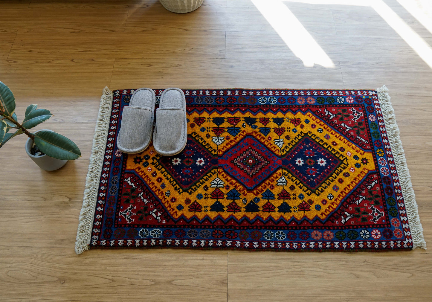 手織りペルシャ絨毯 ヤラメ 100×59cm｜トライバルデザイン ウールラグ