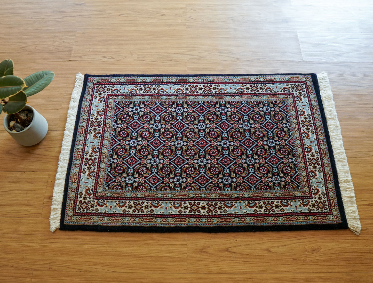  ペルシャ 絨毯　ムード産 89×58cm