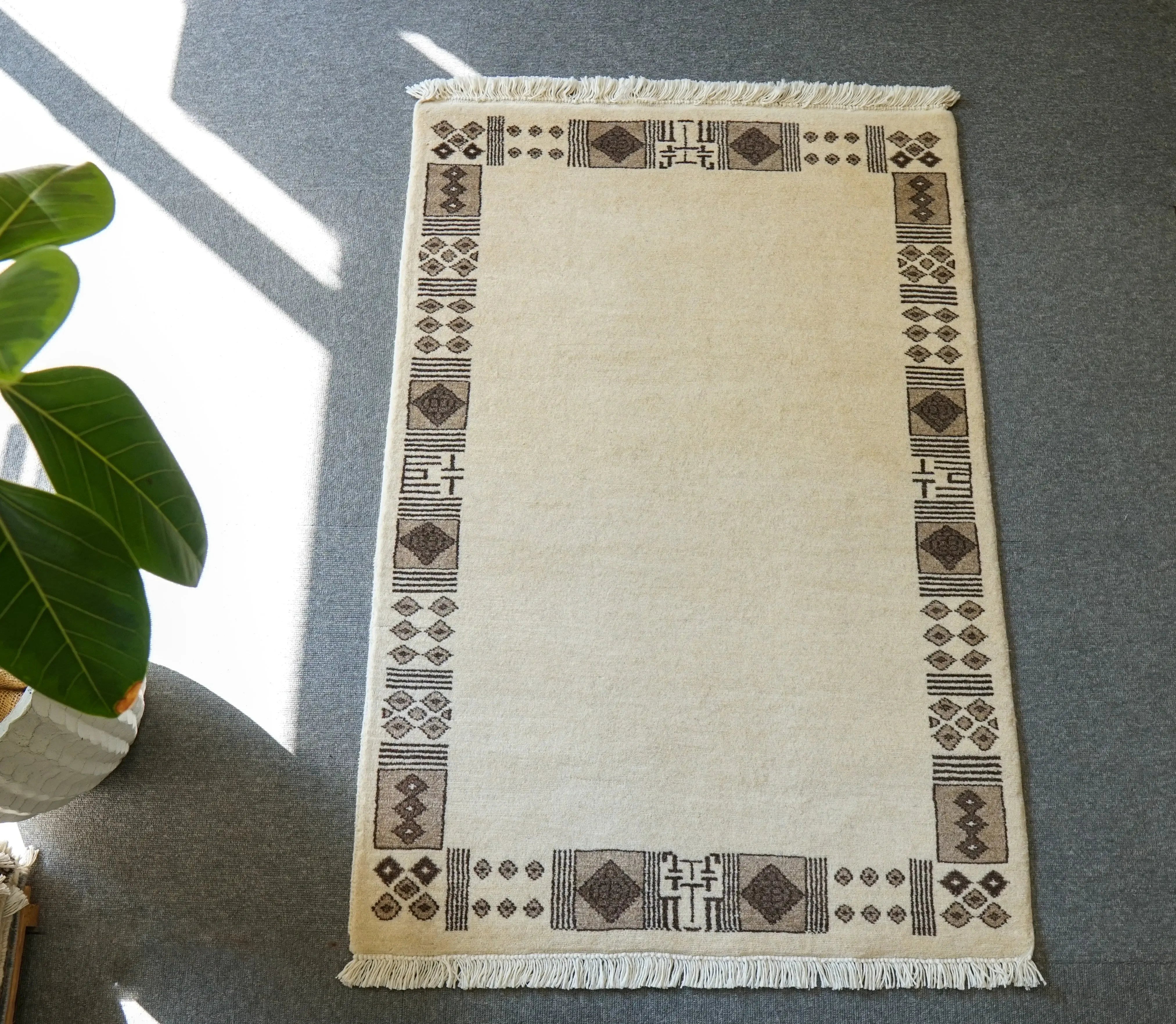 パキスタン絨毯、伝統手織りラグ、高品質ウールラグ通販、Decorworks