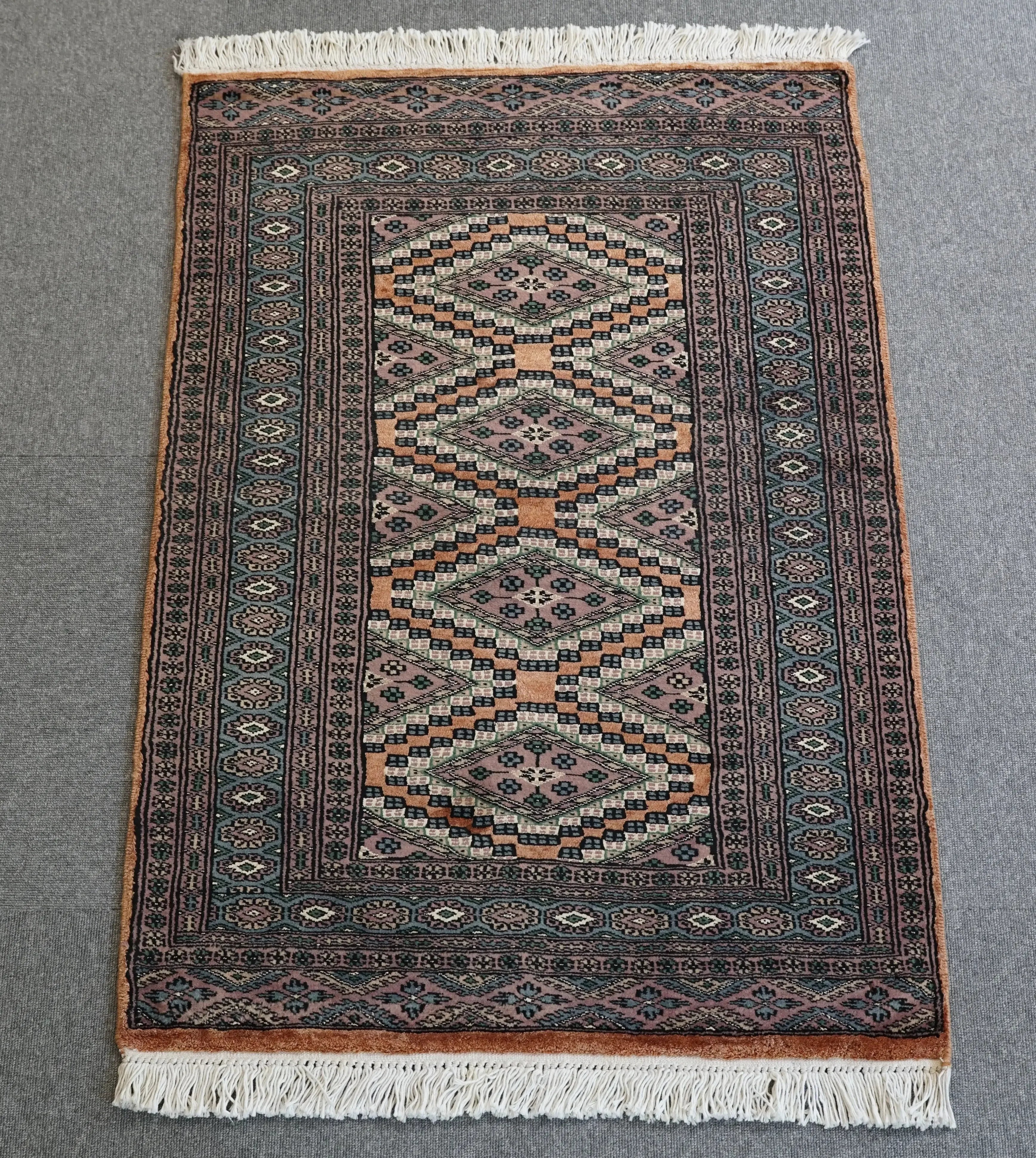 パキスタン絨毯、伝統手織りラグ、高品質ウールラグ通販、Decorworks