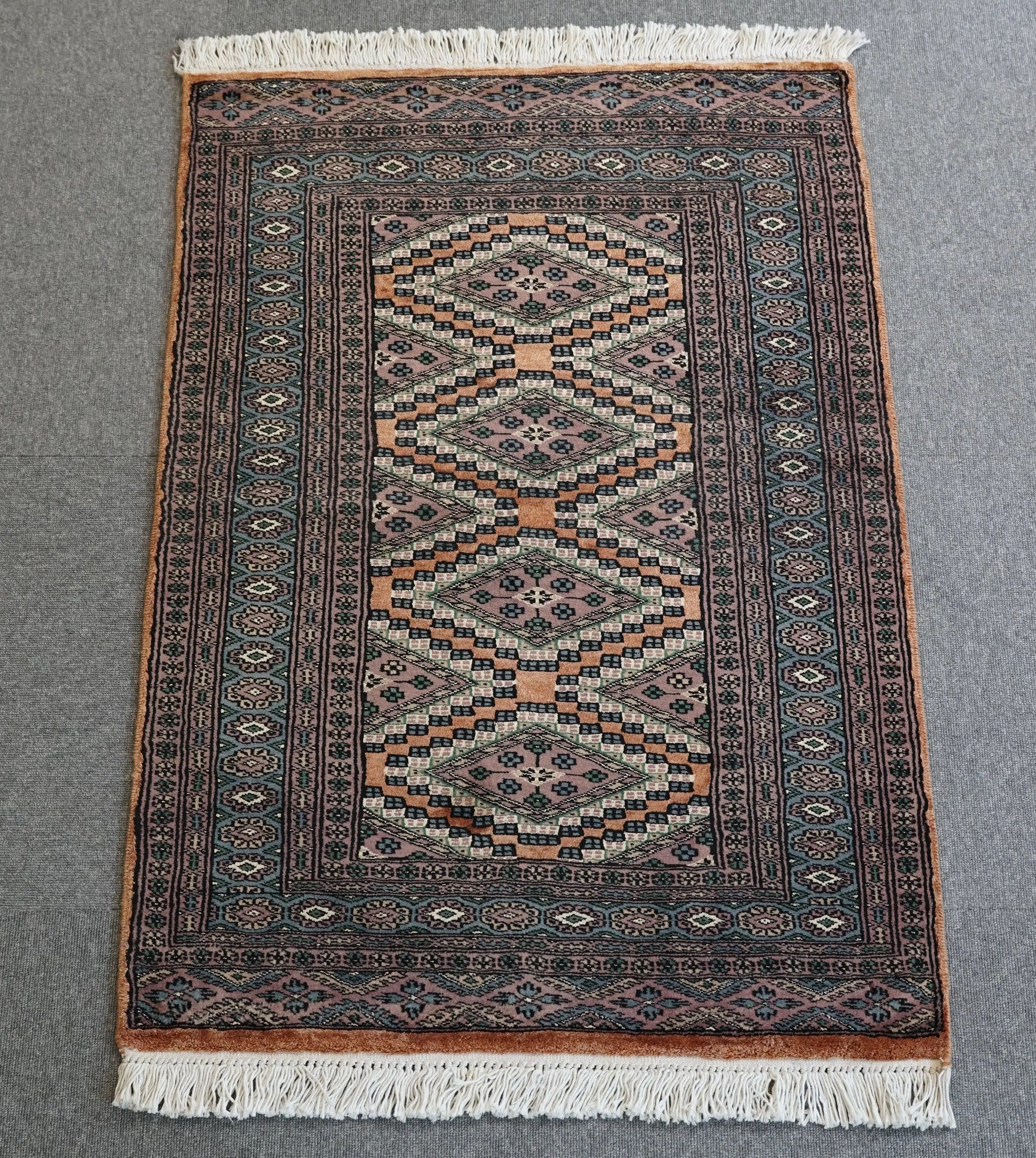 116×77cm パキスタン手織り絨毯 Decorworks