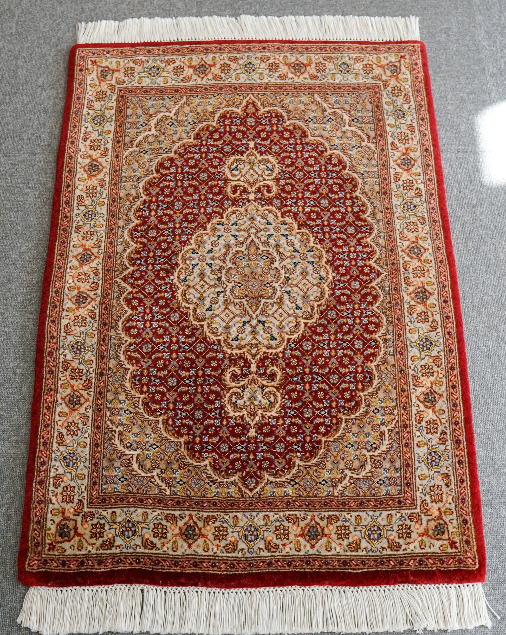 88×61cm【ペルシャ手織り絨毯 タブリーズ産　50RAJ】 Decorworks