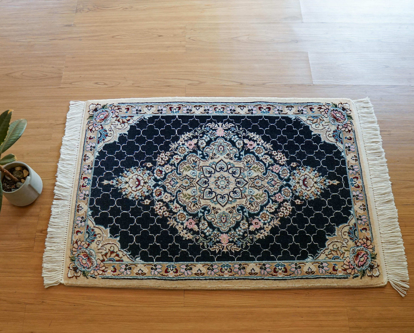  ペルシャ手織り絨毯 ナイン産 93×65cm