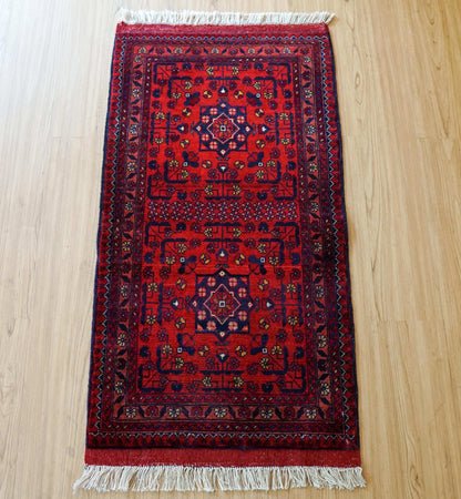  アフガニスタン手織り絨毯 カールモハメディ109×57cm｜深紅ギュル文様 トライバルラグ