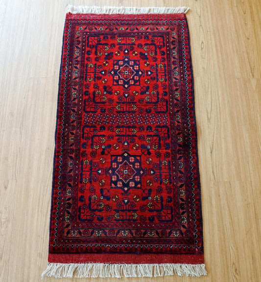  アフガニスタン手織り絨毯 カールモハメディ109×57cm｜深紅ギュル文様 トライバルラグ