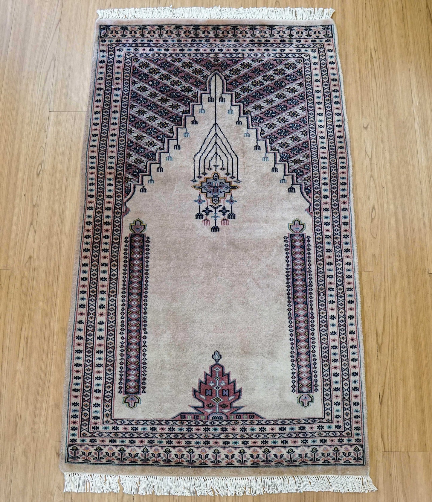  パキスタン手織り絨毯 ミフラーブデザイン 130×75cm