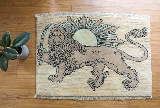 手織りペルシャ絨毯 カシュクリギャッベ リズバフト  93×65cm｜ライオンと太陽デザイン｜高密度織り ウールラグ 玄関マット