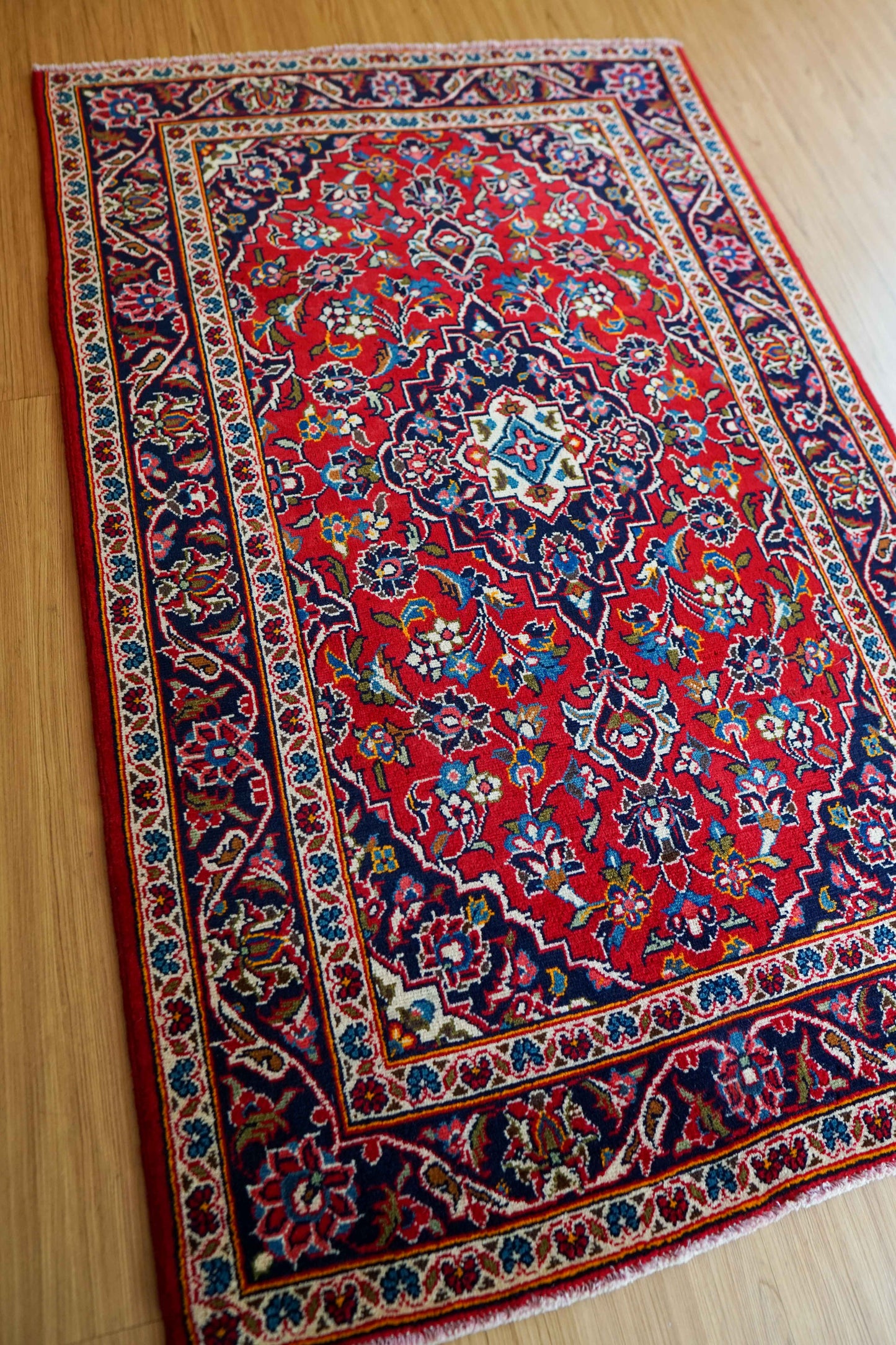  ペルシャ絨毯 カシャーン産　(カシャン)　155×97cm