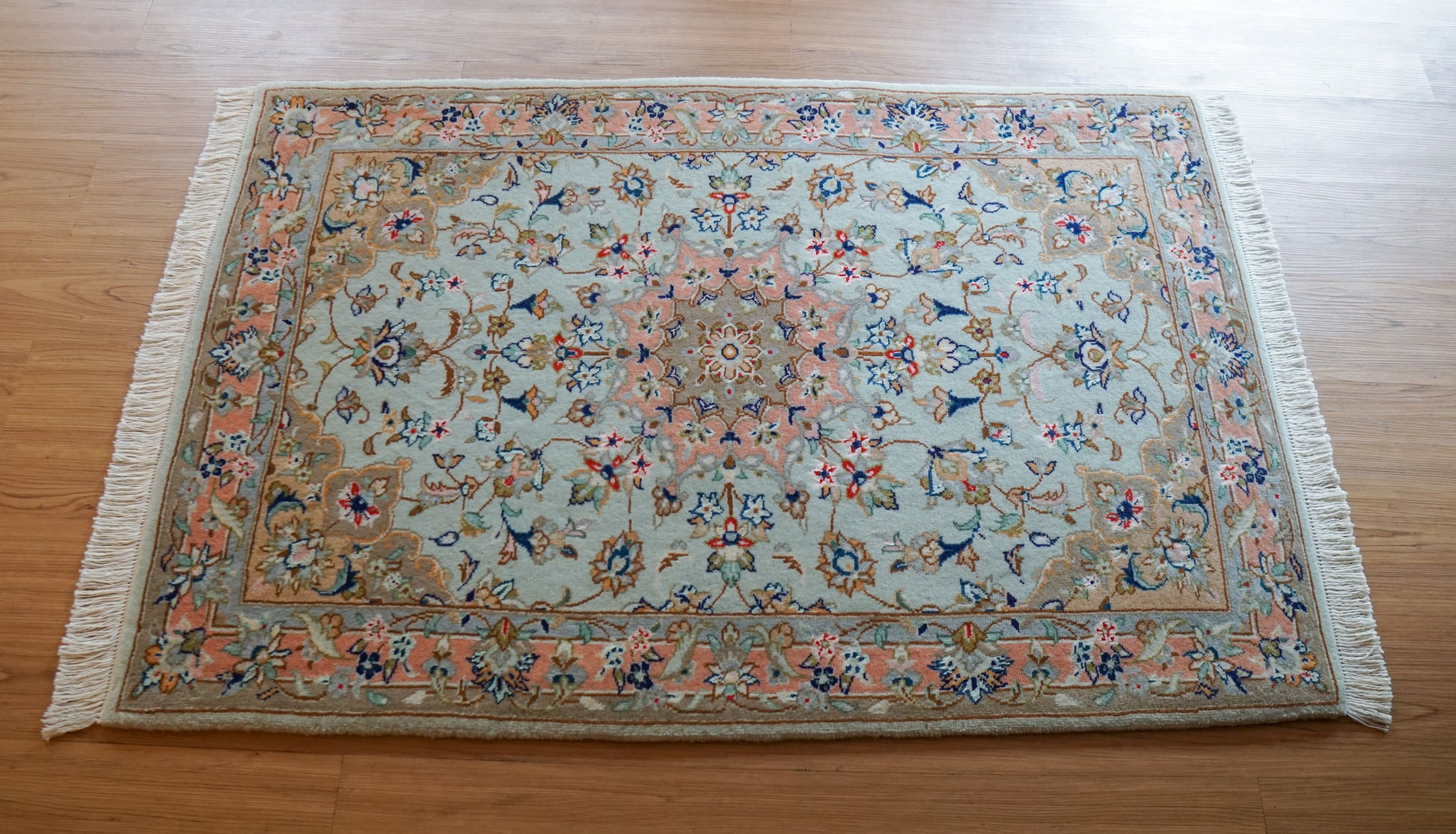 Collection ペルシャ絨毯 カシャーン産 130×85cm ｜ ウールとシルクが織りなす柔らかな光と伝統の花文様