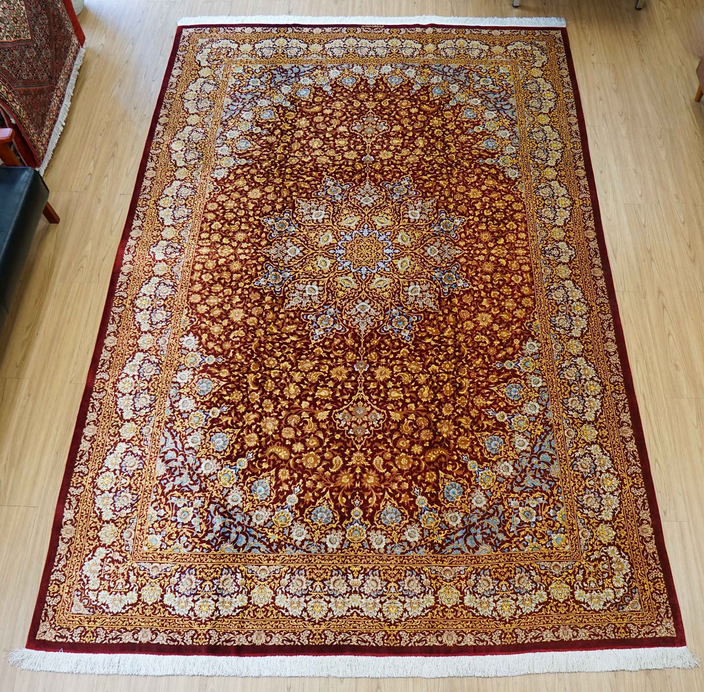 手織りペルシャ絨毯 クム産 アフマディ工房 100％シルク 300×204cm｜総シルク 大判サイズ｜精密メダリオンデザイン