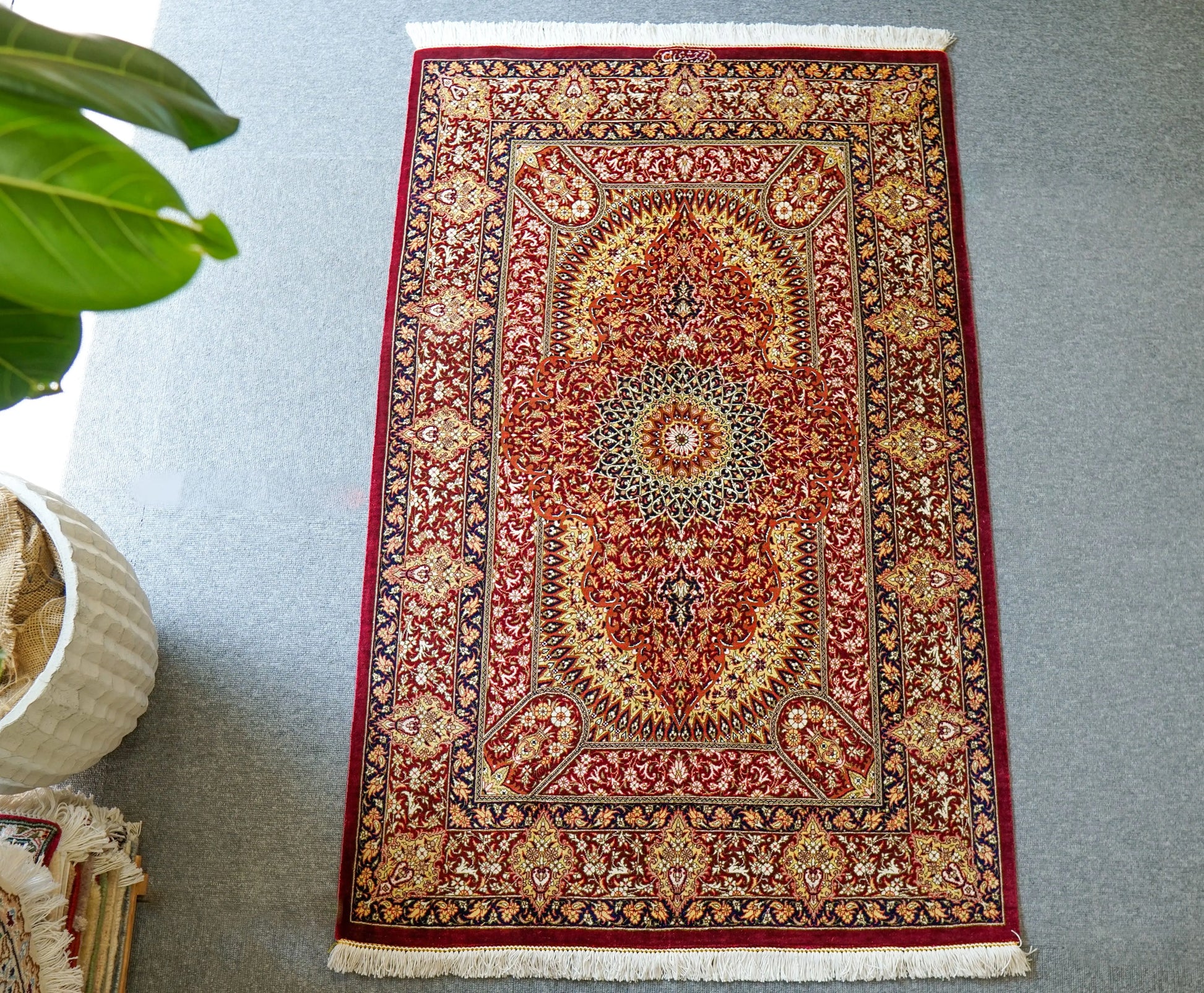 125×81cm　ペルシャ絨毯　クム産　モハメドジャムシェヂ房　シルク 100%　証明書付 Decorworks
