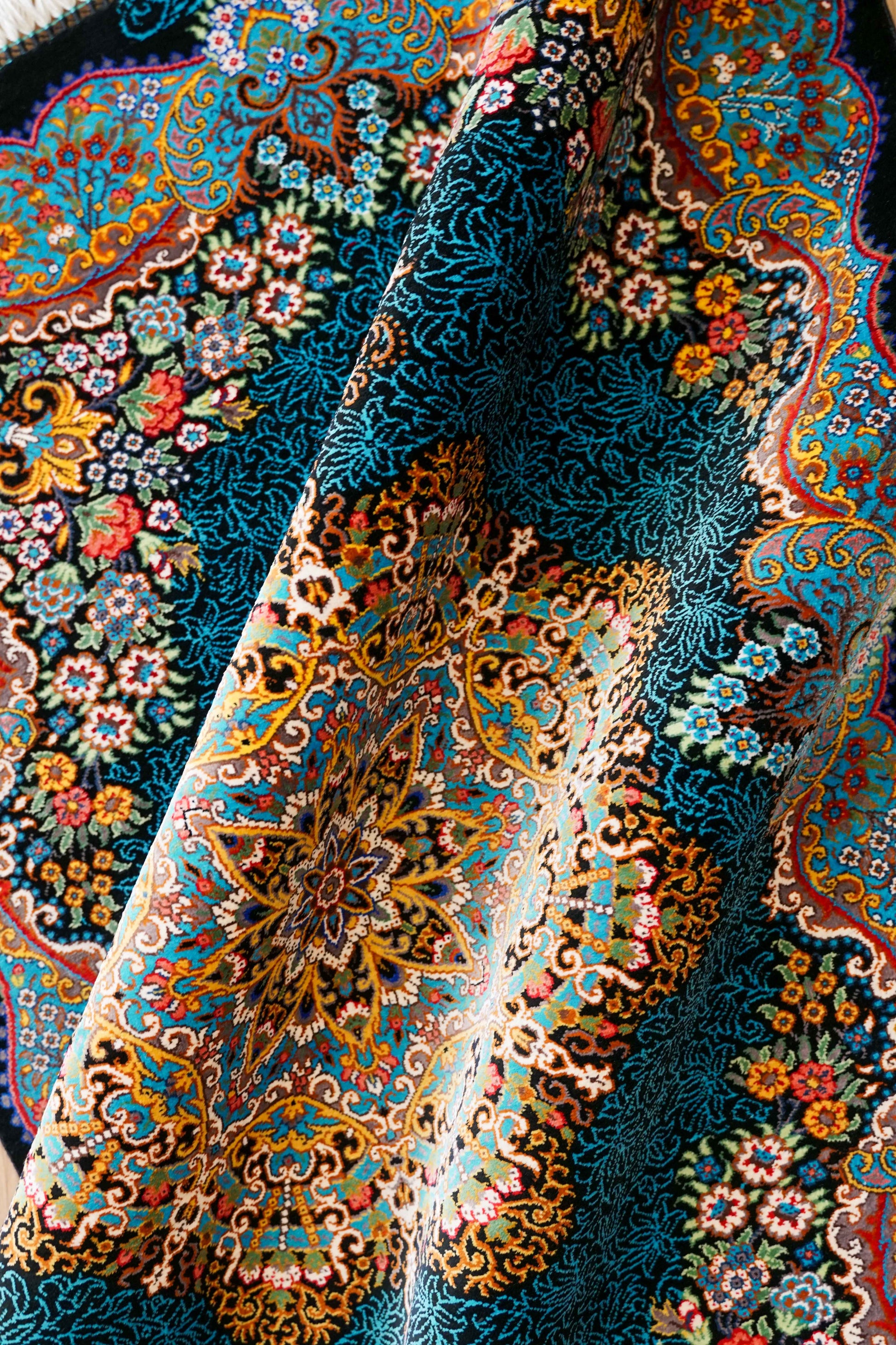  ペルシャ絨毯クム産  ムサヴィ工房　シルク　 証明書付 87×58cm　