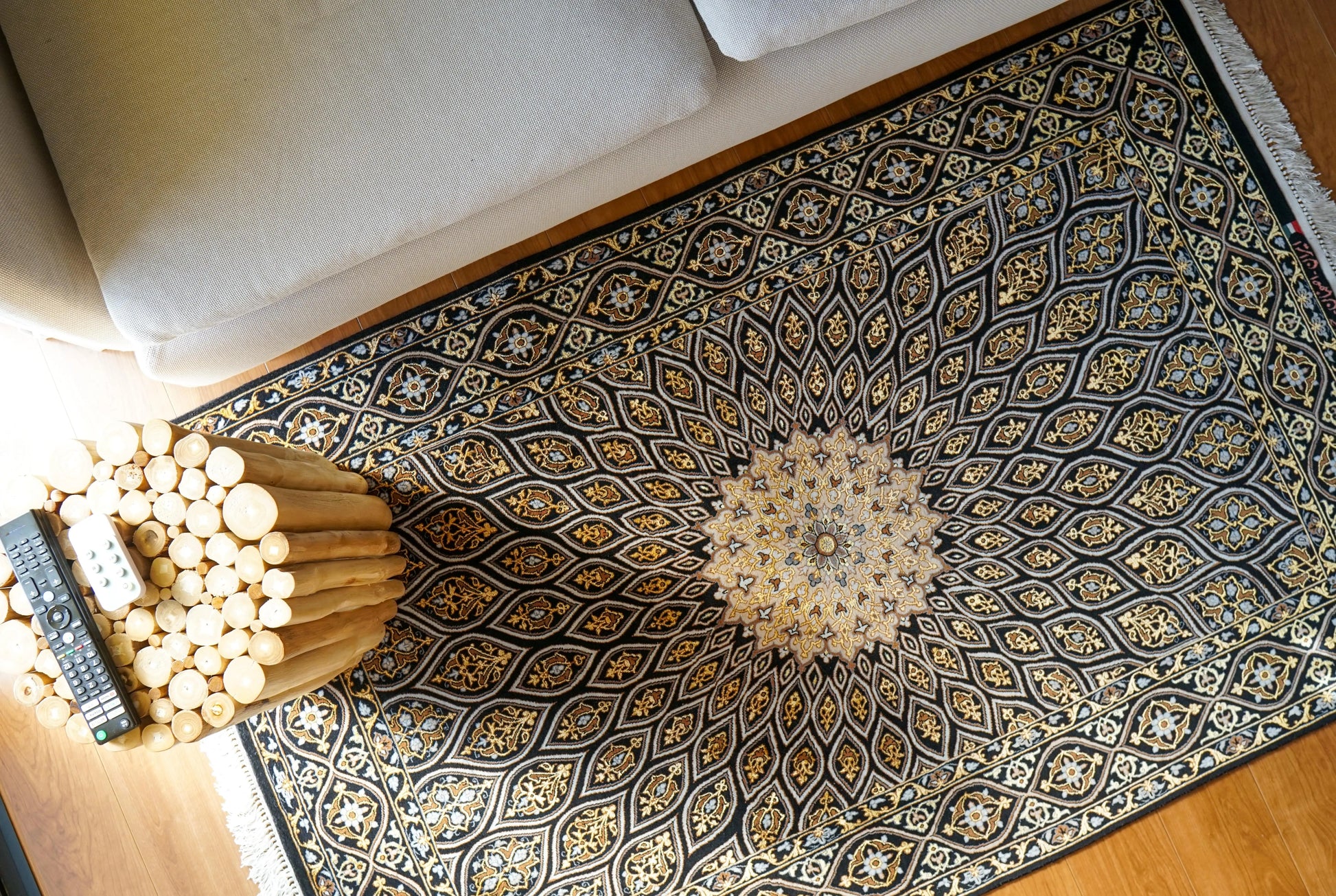 174×110cm 　手織りペルシャ絨毯　イスファハン フセーエニ房 Decorworks