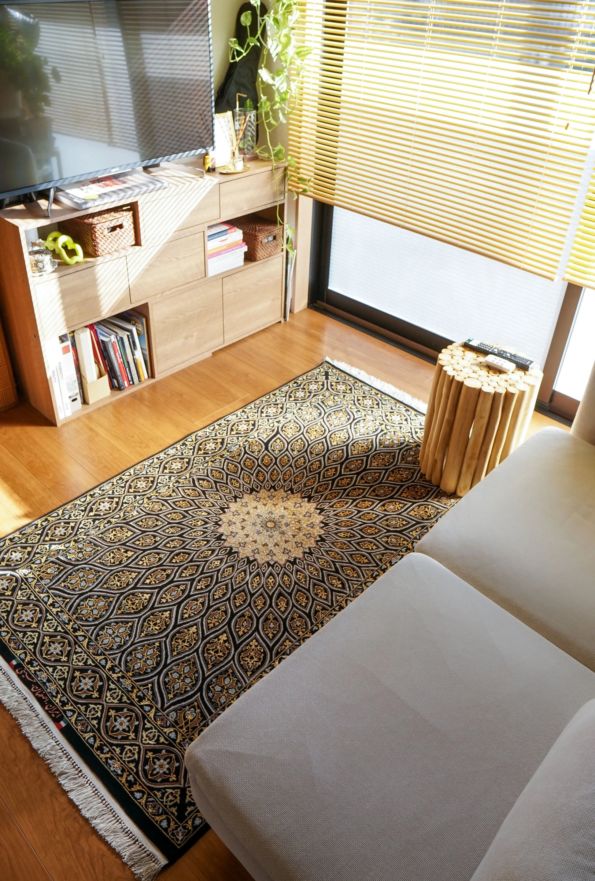 174×110cm 　手織りペルシャ絨毯　イスファハン フセーエニ房 Decorworks
