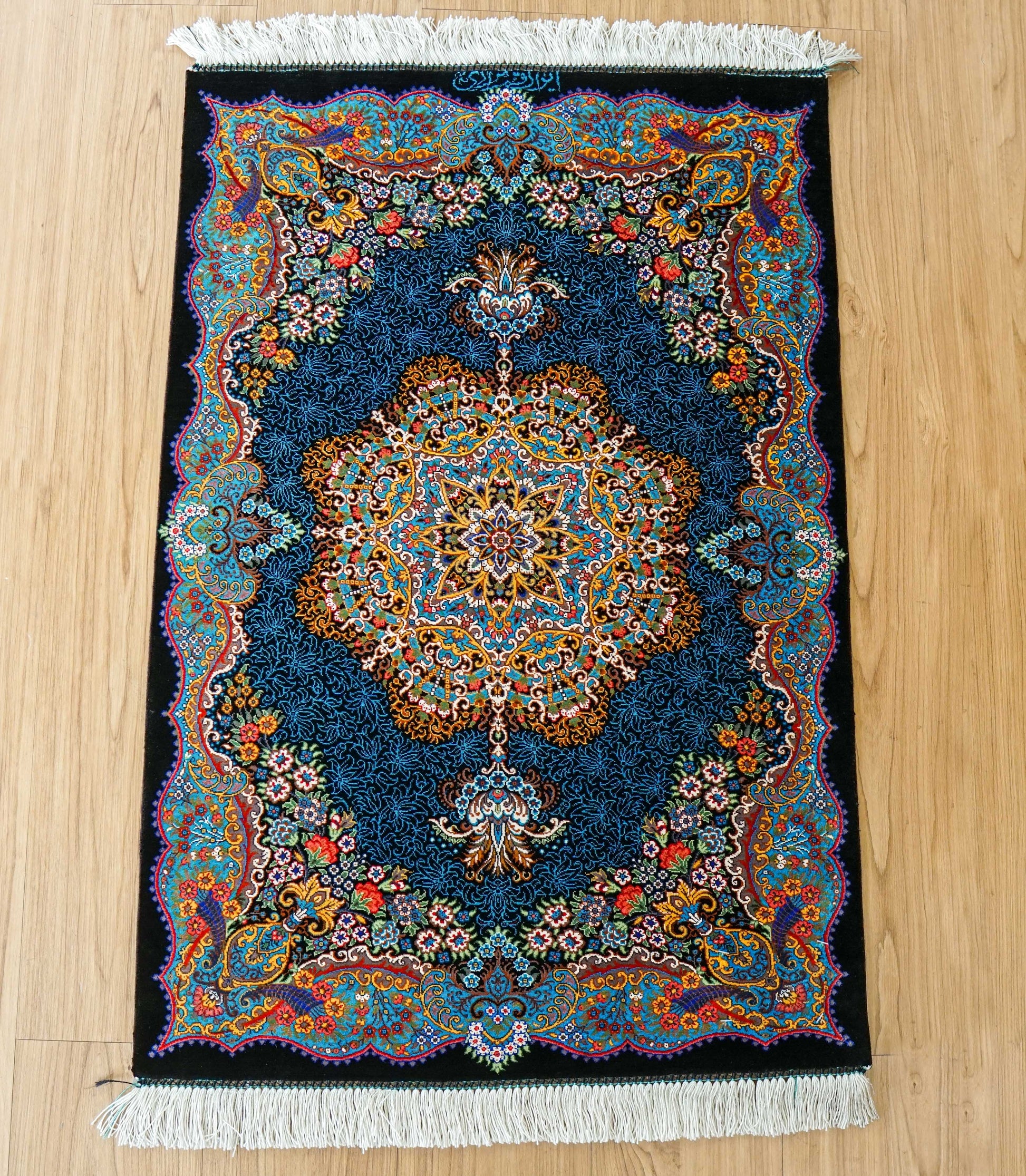  ペルシャ絨毯クム産  ムサヴィ工房　シルク　 証明書付 87×58cm　