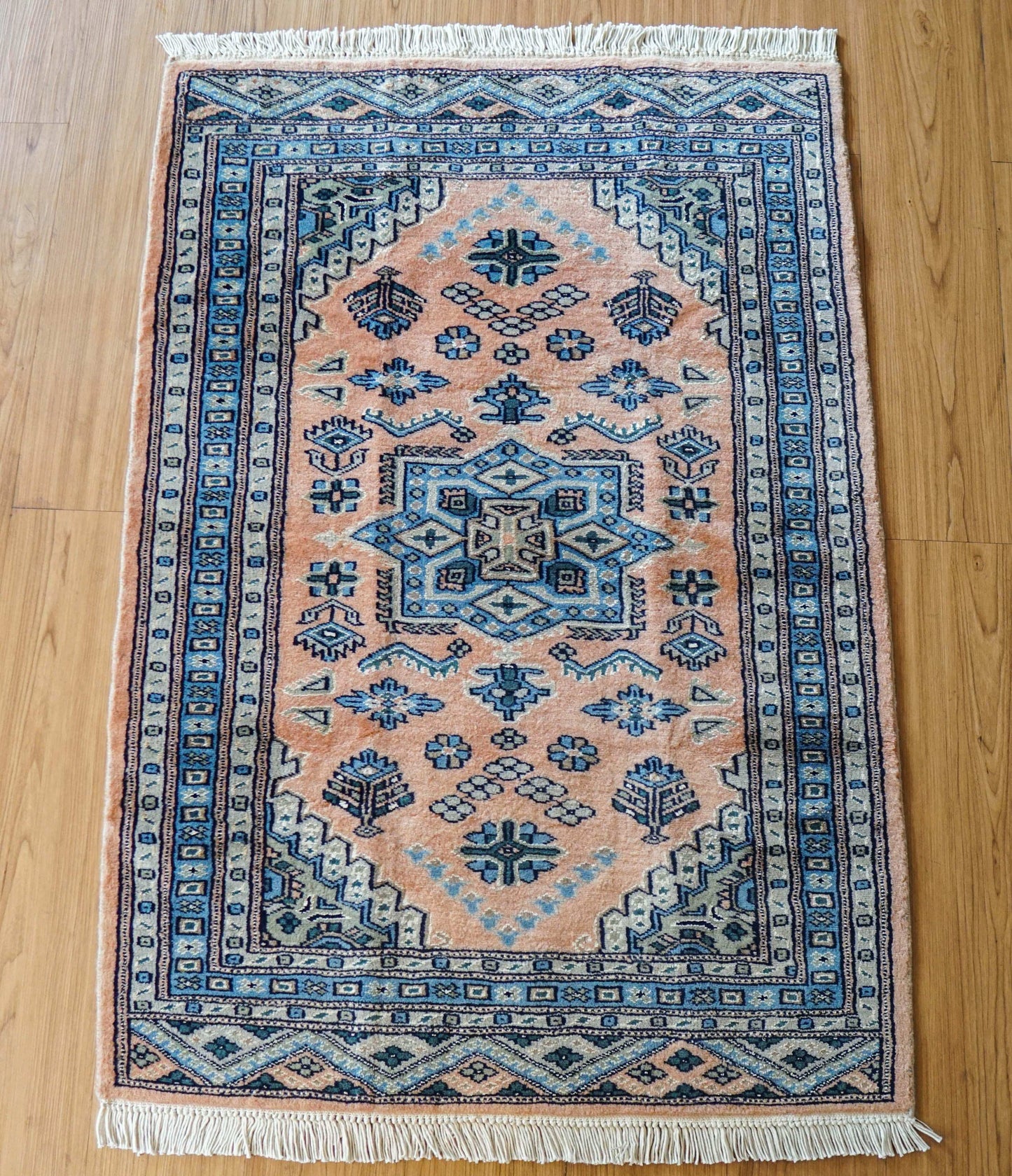  パキスタン手織り絨毯 116×78cm　　トライバルラグ