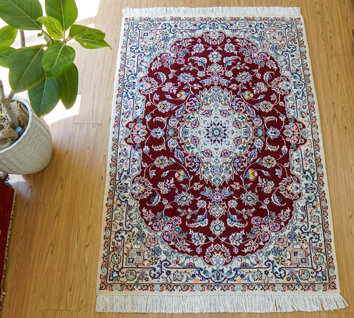 ペルシャ絨毯 ナイン 156×108cm