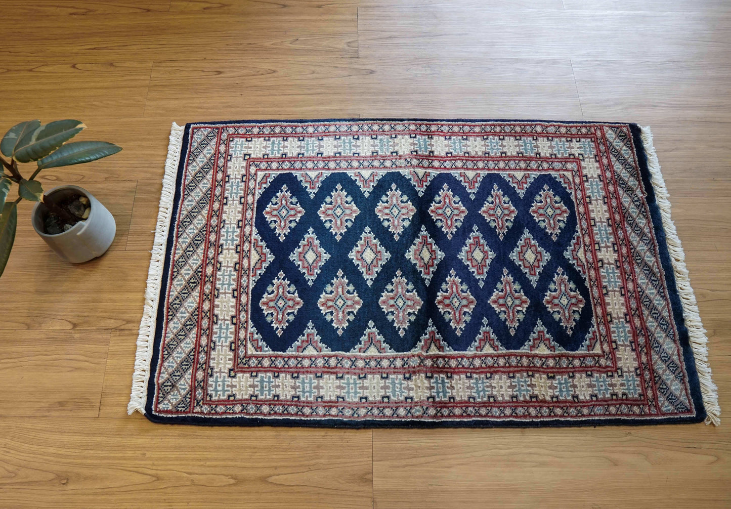 パキスタン手織り絨毯　 93×61cm