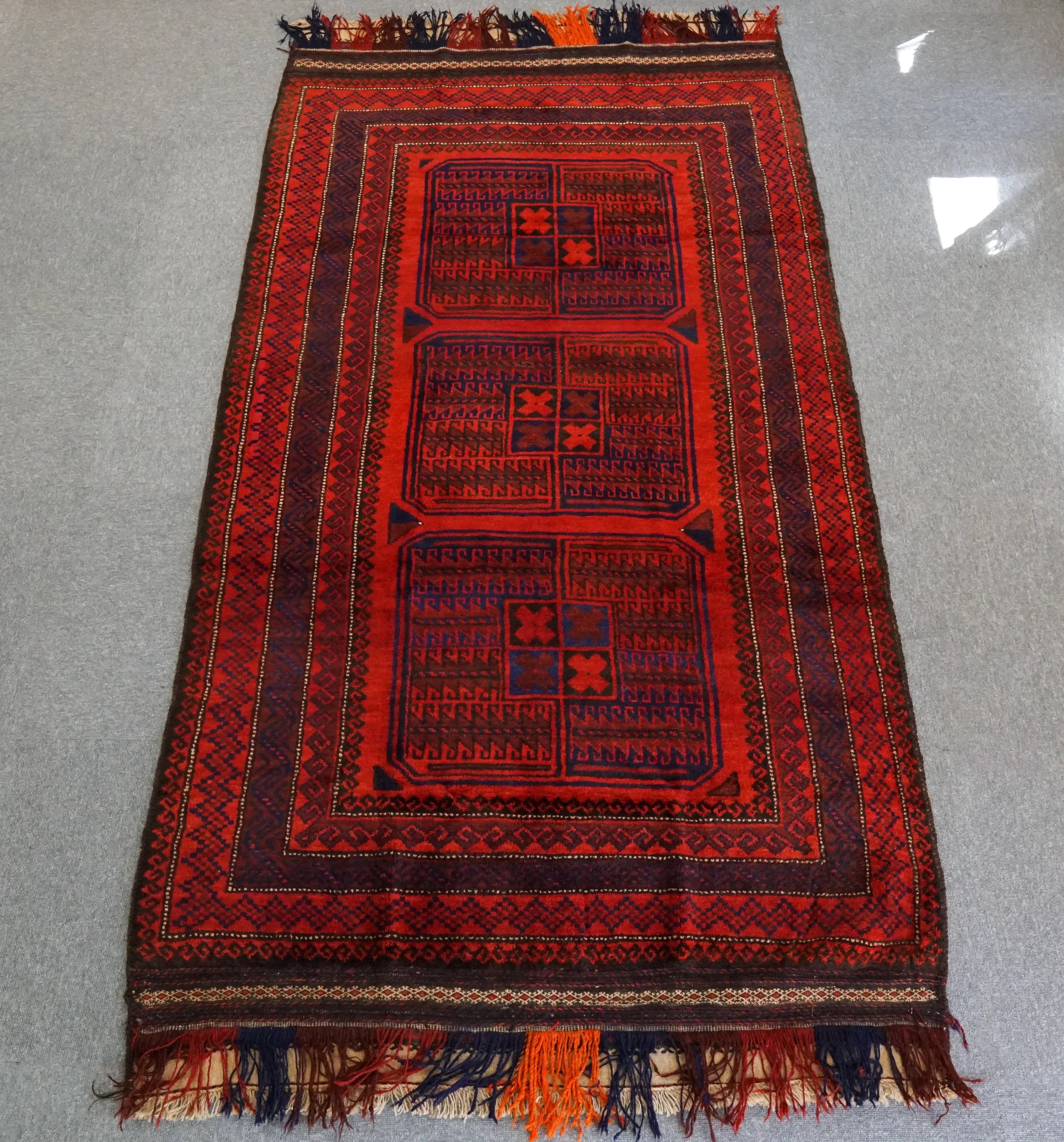 Y1989 パキスタン絨毯 ウール 手織り 96×62㎝ トライバルラグ 手織り