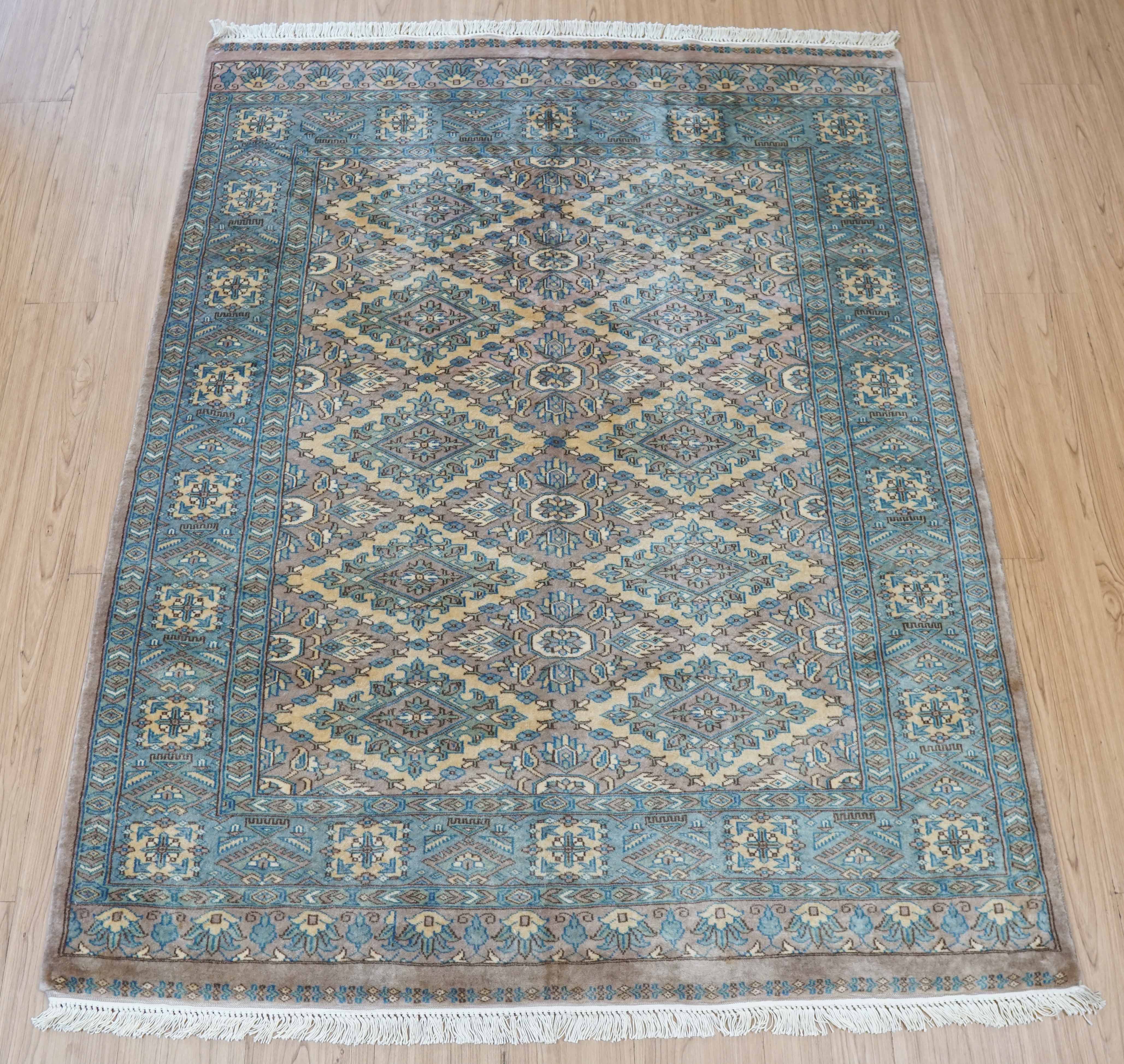 パキスタン手織り絨毯 160×125cm – Decorworks