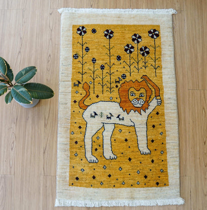  ペルシャ手織りカシュクリギャッベ リズバフト 101×63cm｜ライオン＆花モチーフ 高密度ギャッベ ウールラグ