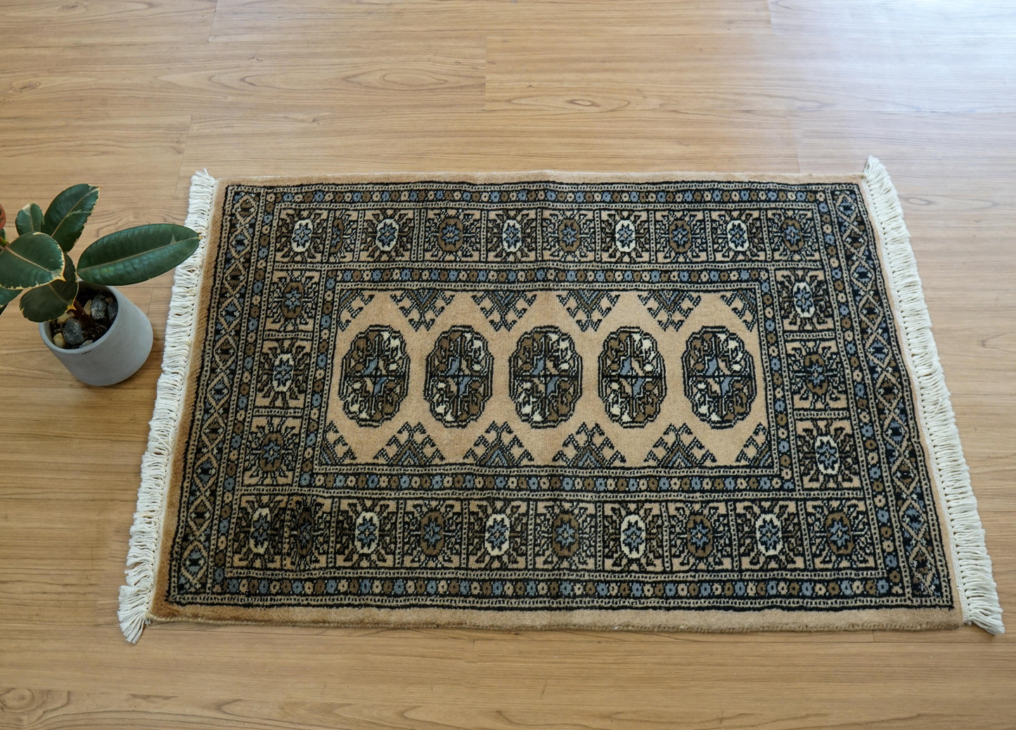  パキスタン手織り絨毯 93×62cm