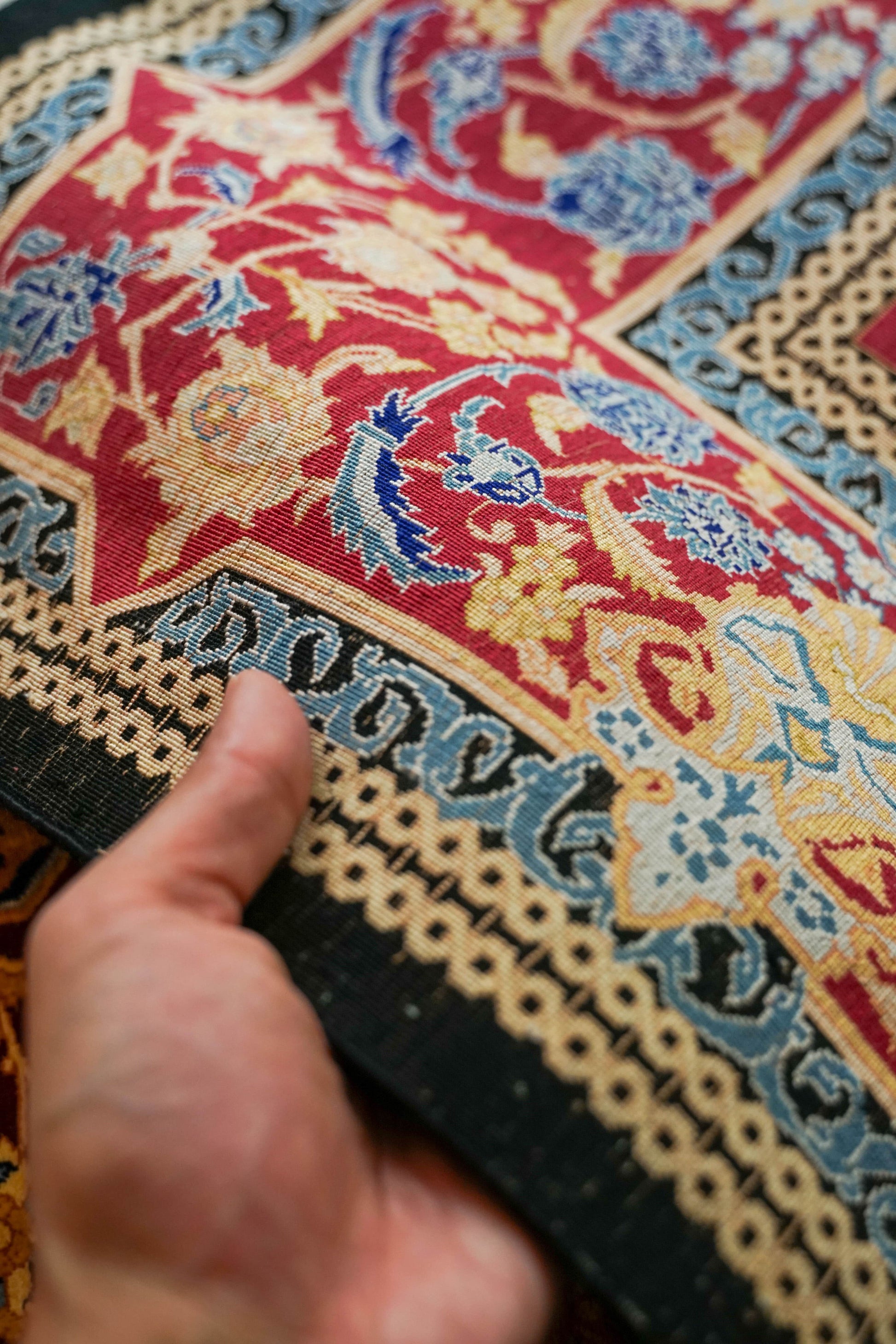  手織りペルシャ絨毯 クム産 【シルク】ラミニ工房 197×132cm ｜ 証明書付