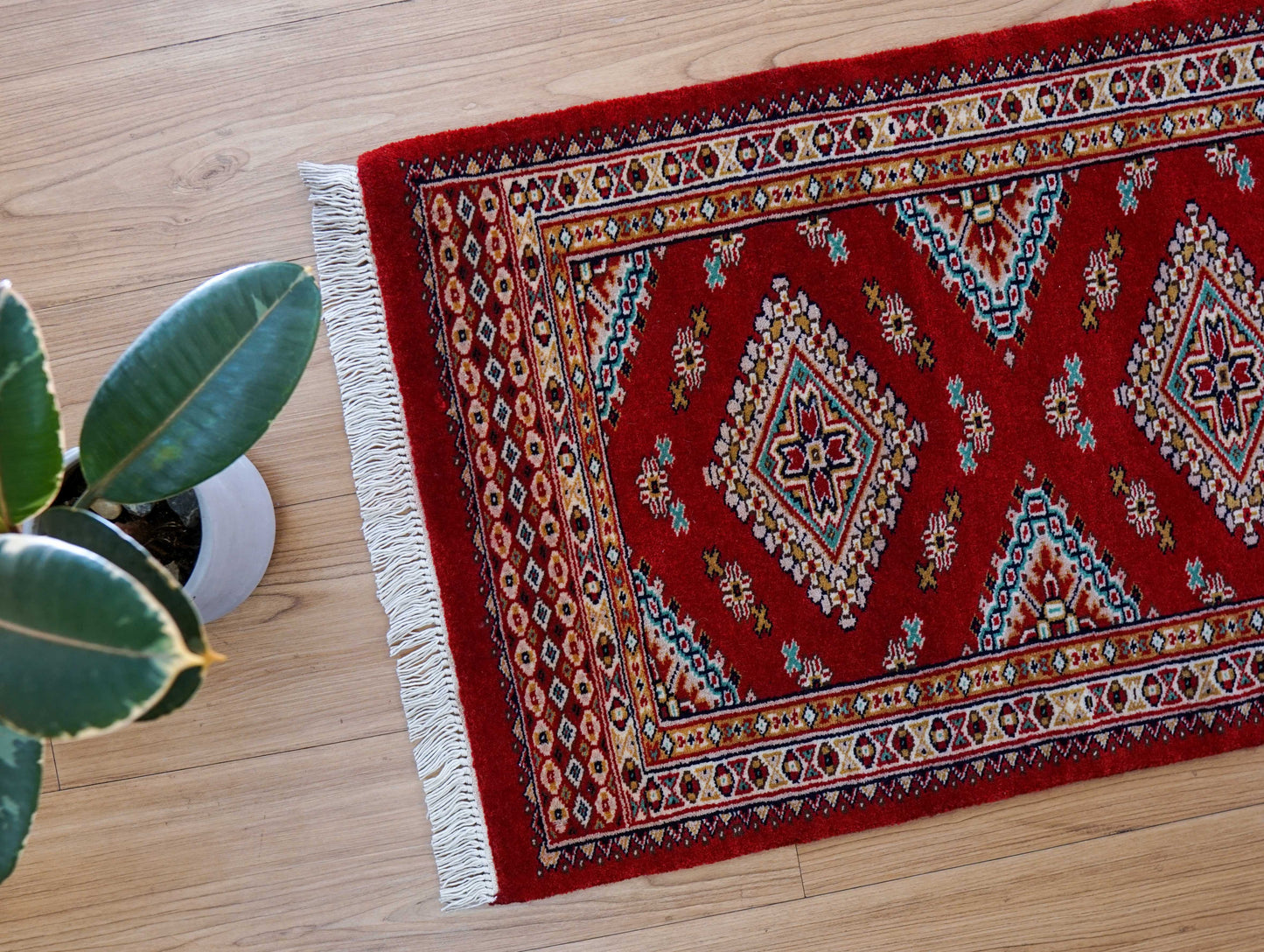  パキスタン手織り絨毯 玄関マット 78×49cm ファインクオリティ 赤基調 トライバルデザイン ウールラグ