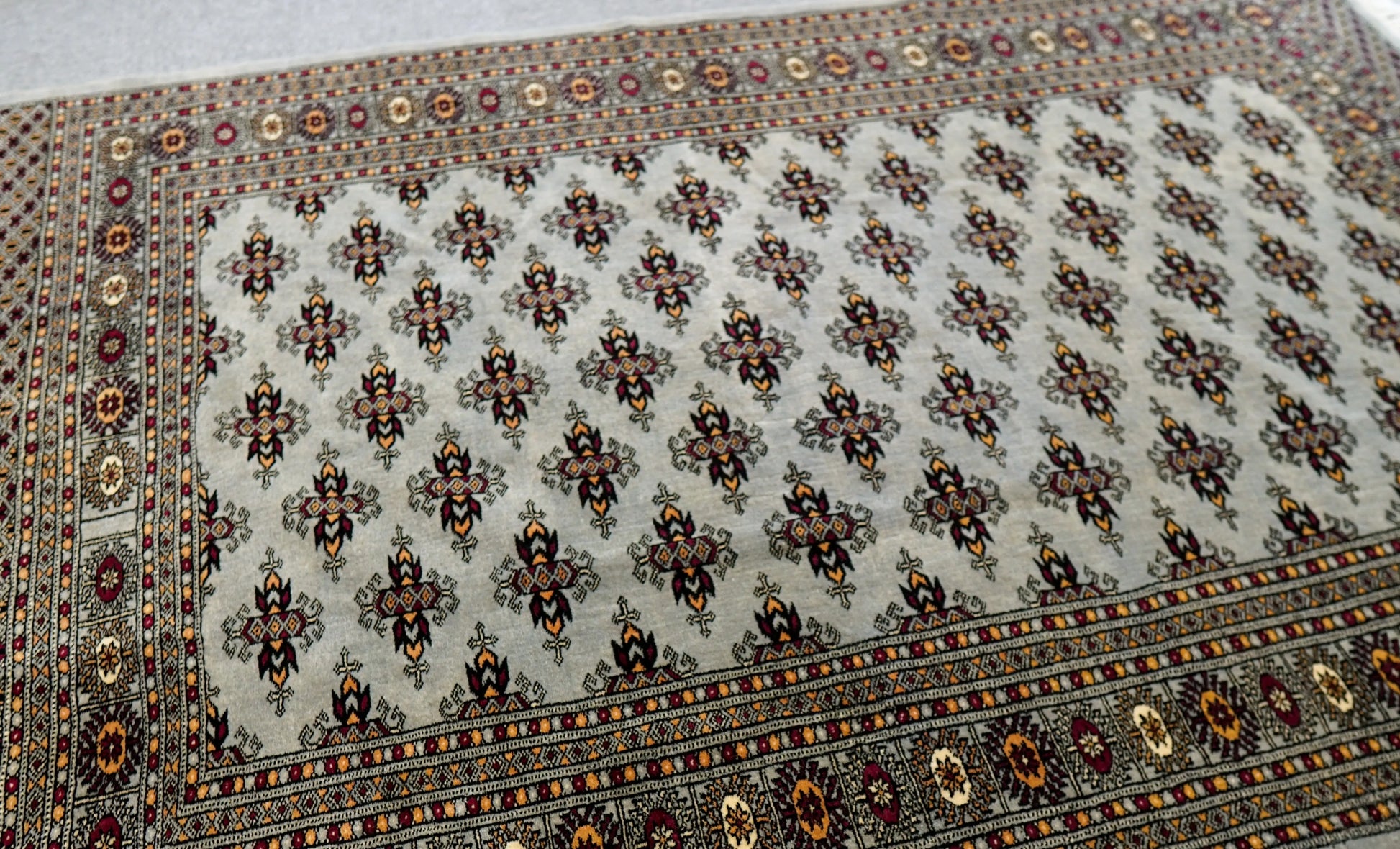 184×132cm パキスタン手織り絨毯 Decorworks