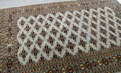 184×132cm パキスタン手織り絨毯 Decorworks