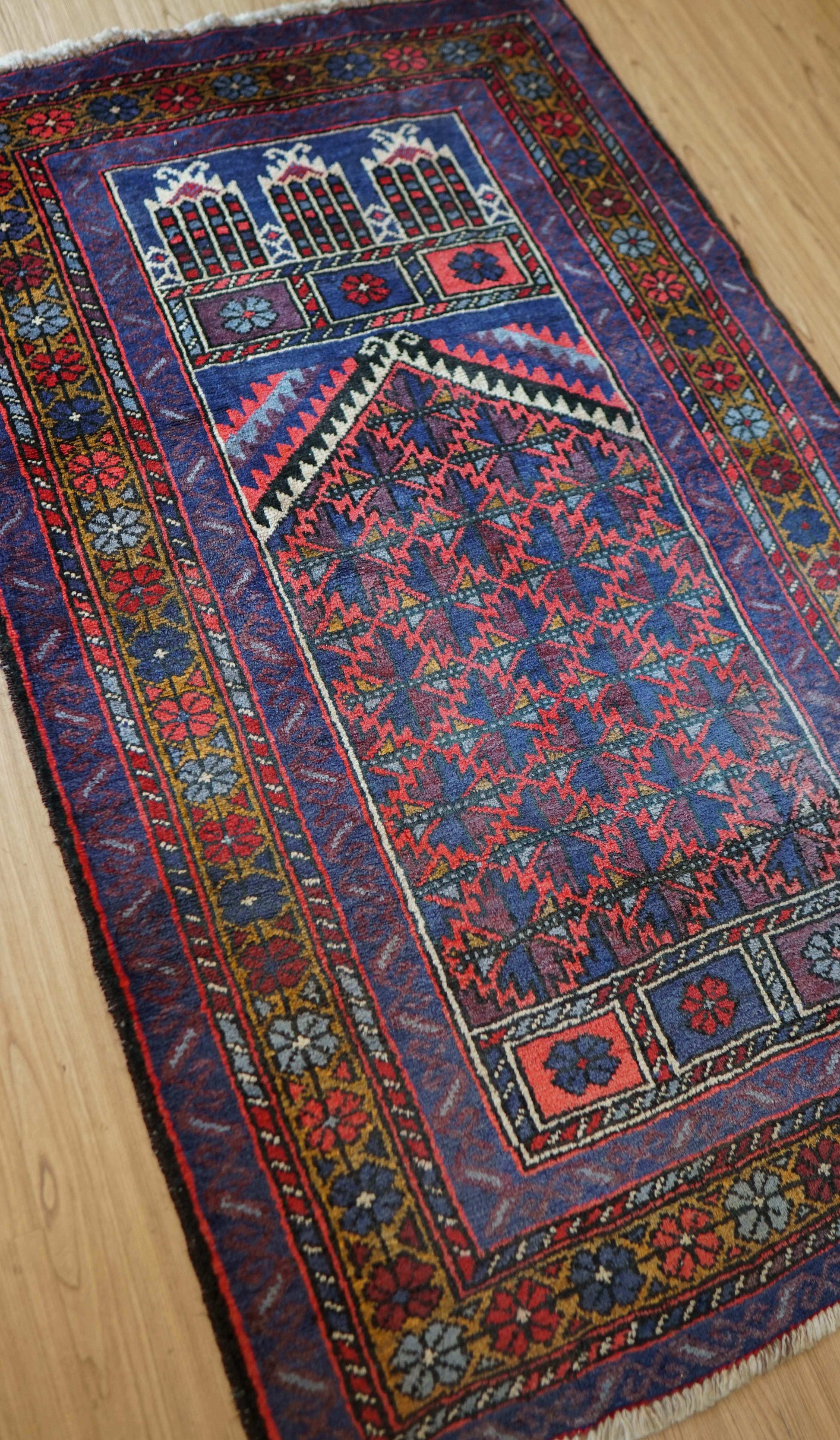  手織りペルシャ絨毯 バルーチ族製 Prayer Rug ヴィンテージ トライバルラグ141×89cm