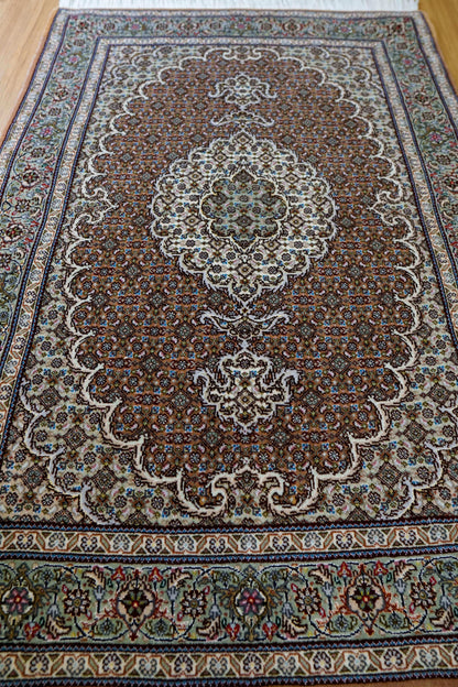  ペルシャ手織り絨毯 タブリーズ産　50RAJ  127×85cm